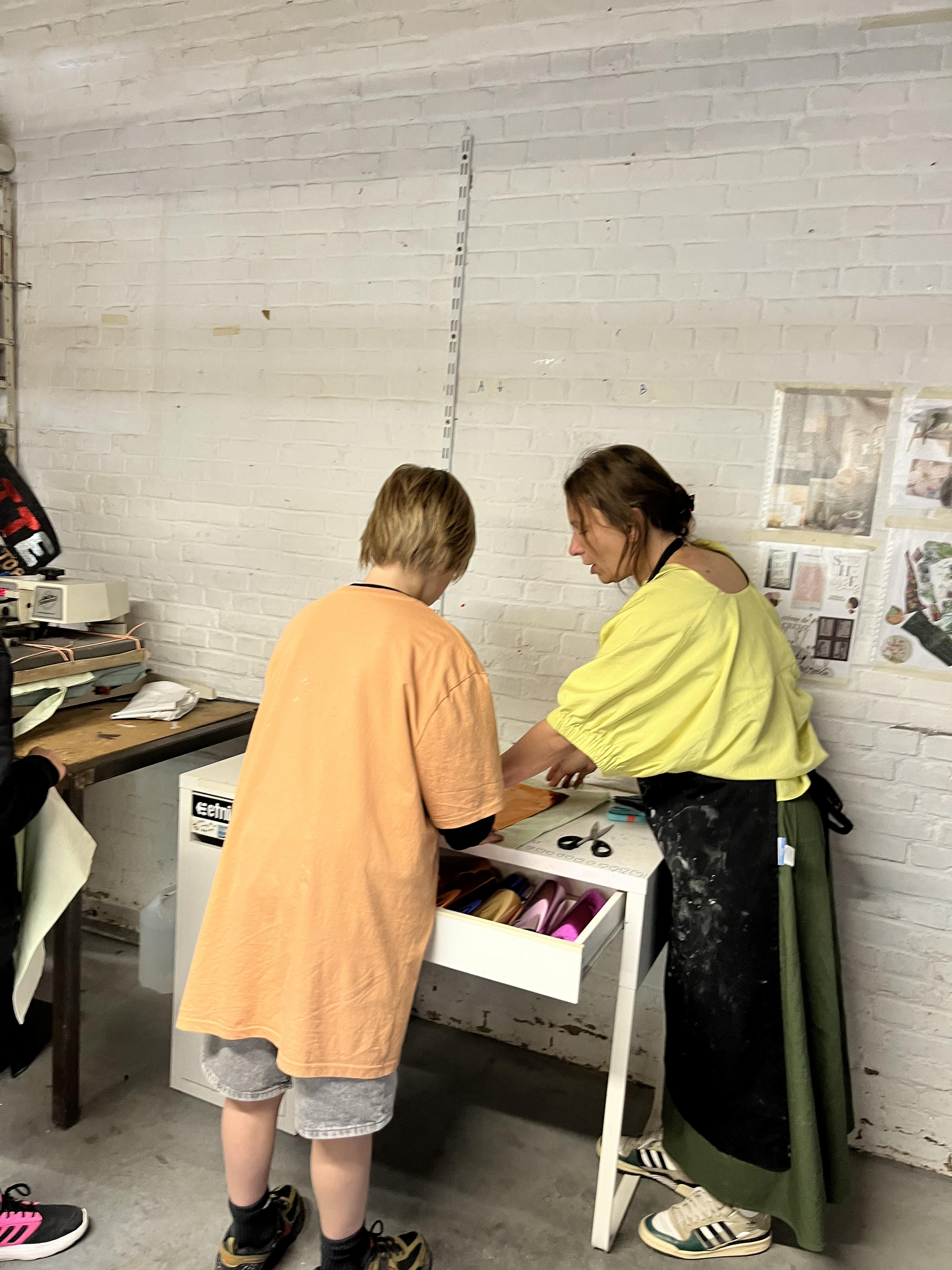 Naaiworkshop voor tieners: van patroon tot eigen outfit (woensdag 16-18u) - Foto