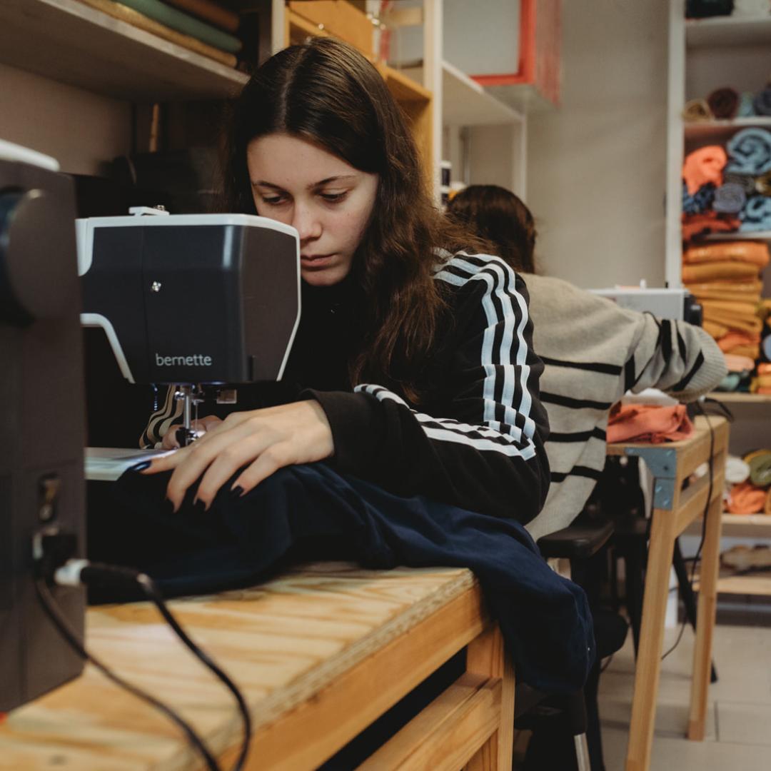 Naaiworkshop voor tieners: van patroon tot eigen outfit (woensdag 16-18u) - Foto