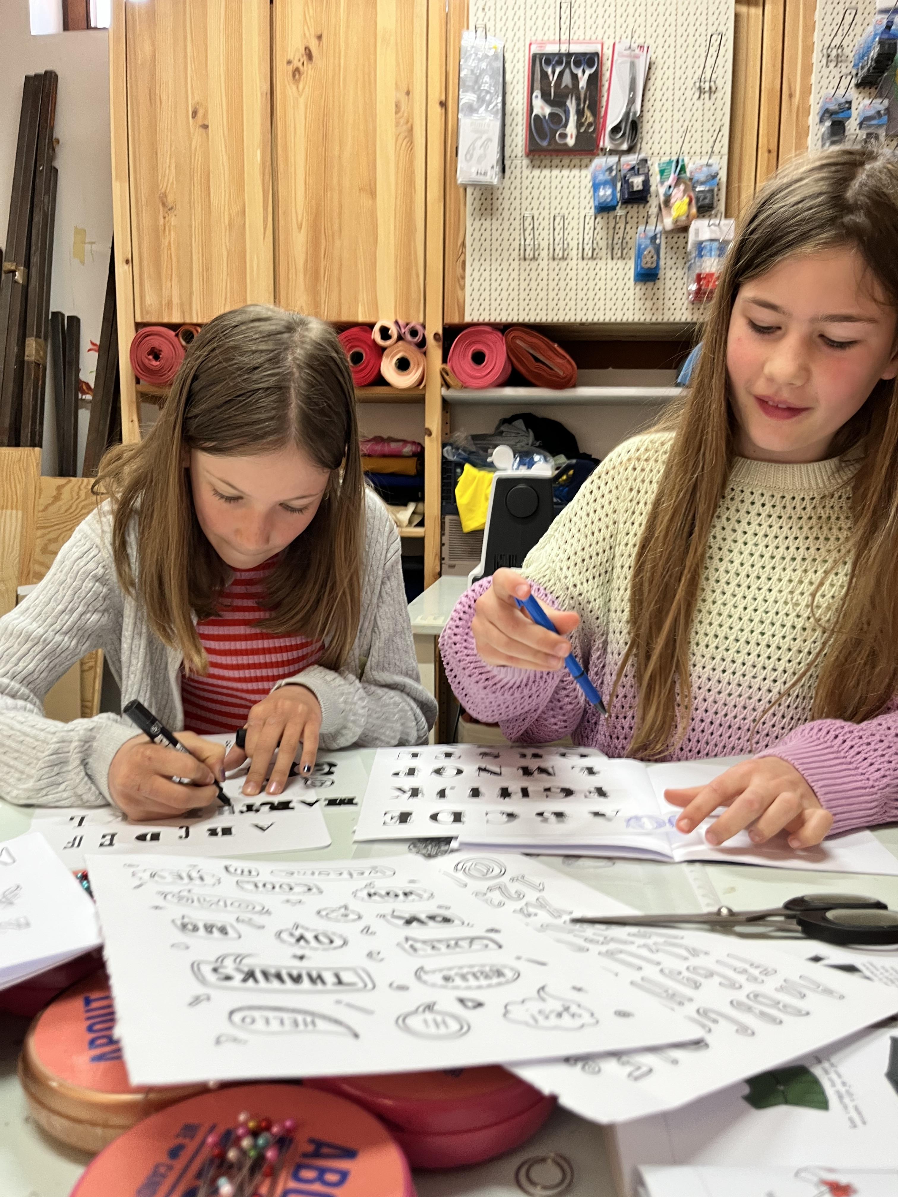 Textielkamp met naaien, zeefdruk en borduren in een 300 m2 atelier WEEK (13-17 juli) - Foto