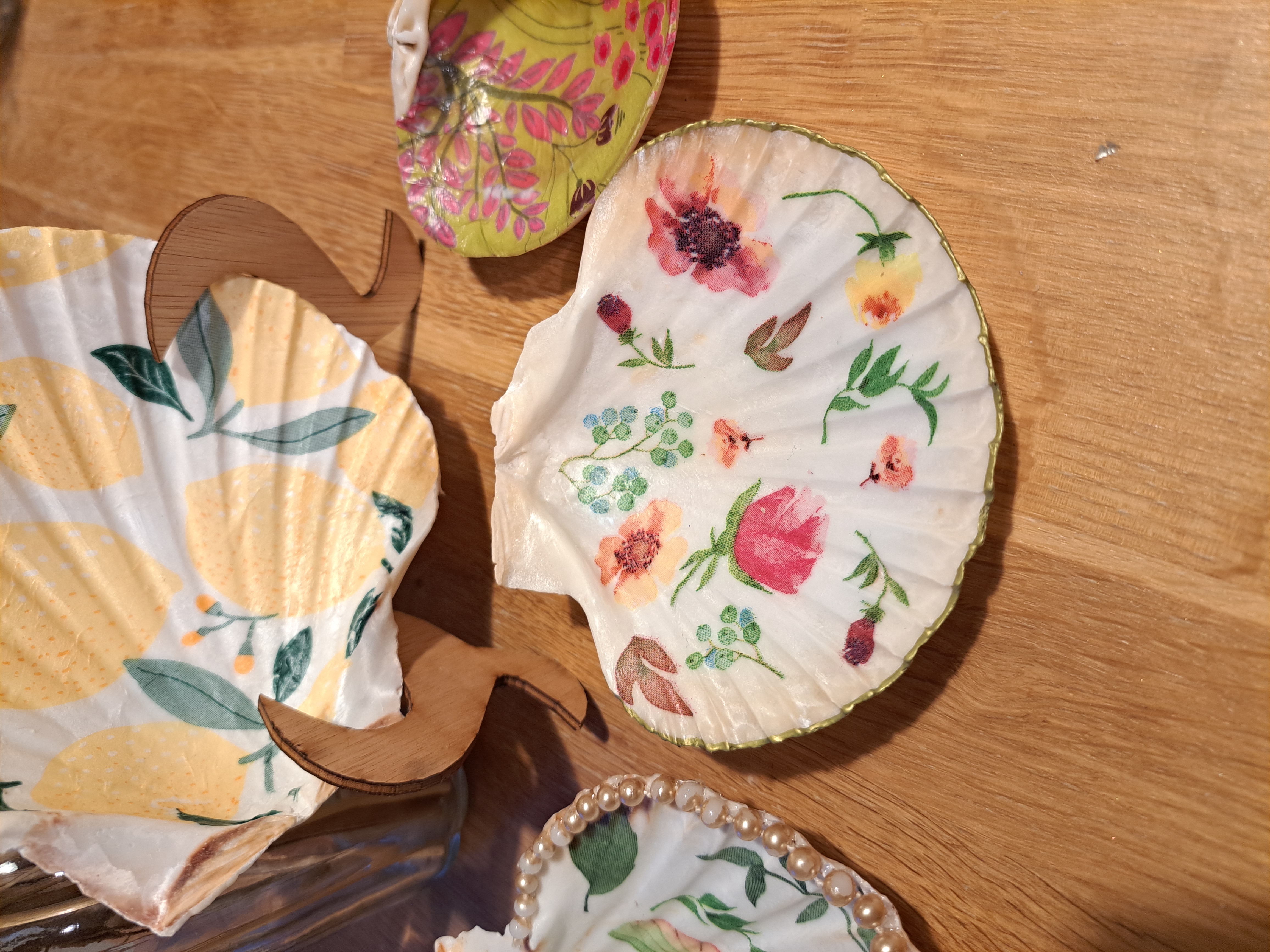 Schelpenschaaltjes met decoupage bij REST