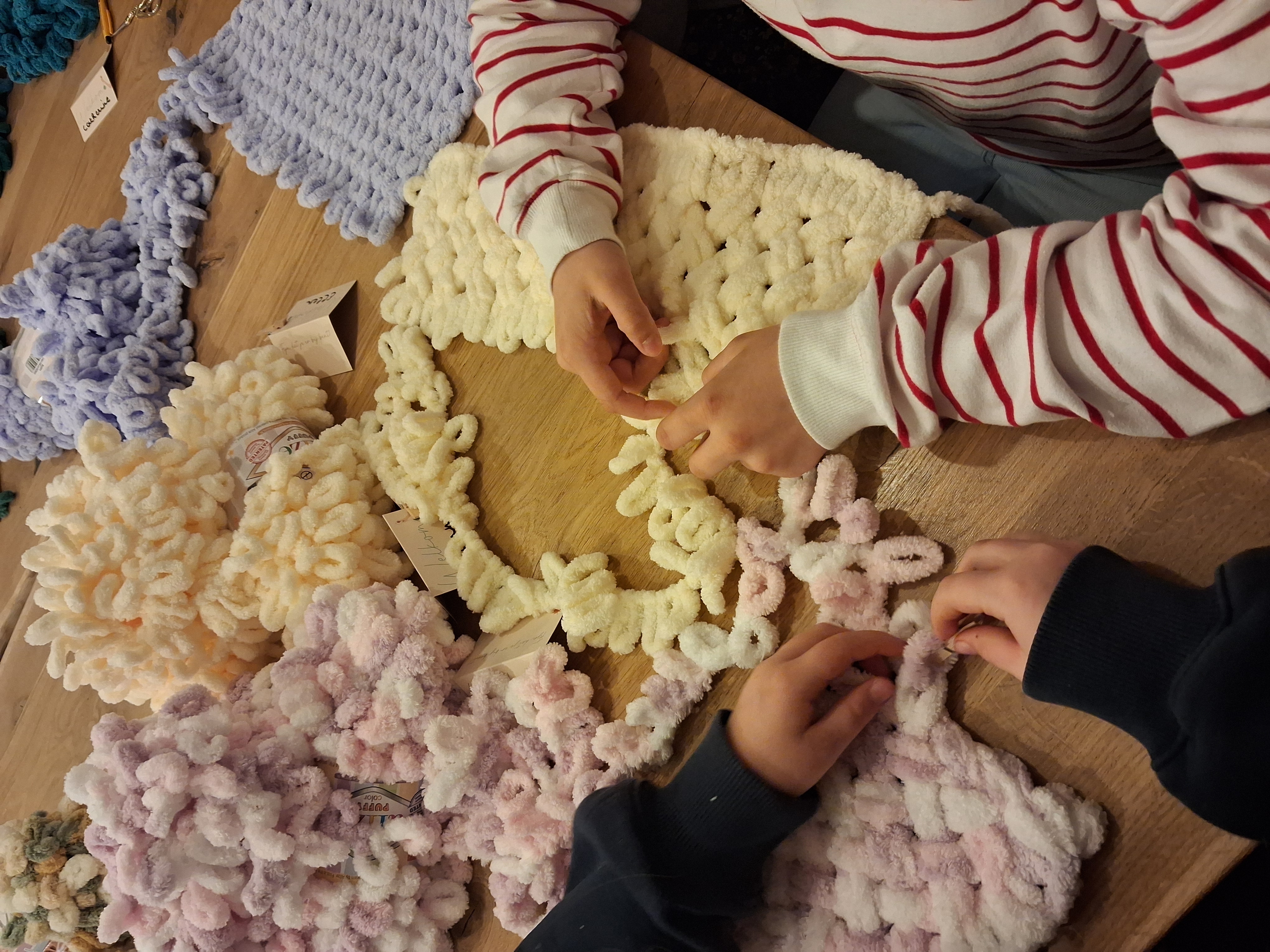 Stap voor Stap Handbreien: Sjaal of Babydeken in Visgraatsteek - DIY pakket