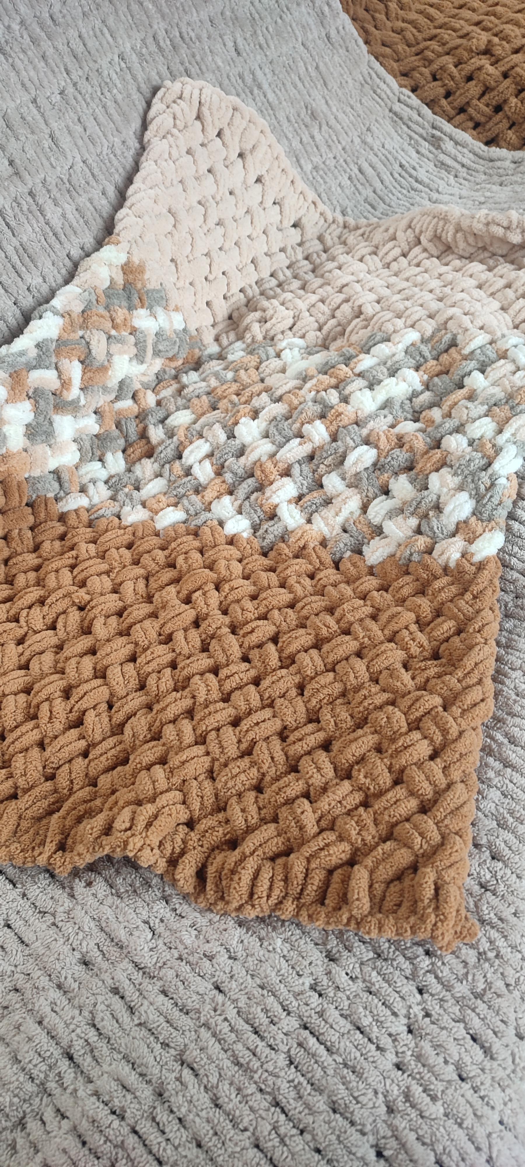 Stap voor Stap Handbreien: Sjaal of Babydeken in Visgraatsteek - DIY pakket - Foto