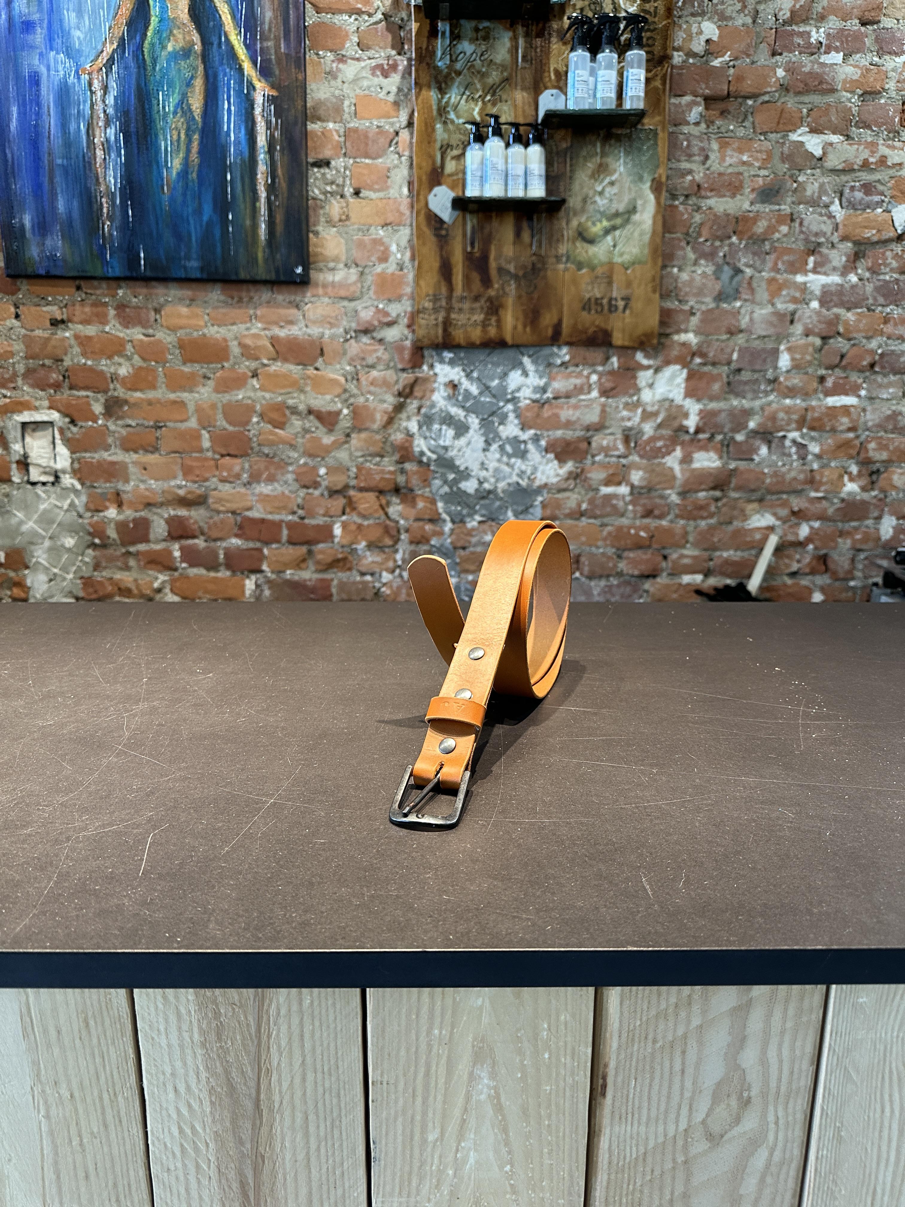 Lederen broeksriem, op maat gemaakt - workshop - Foto