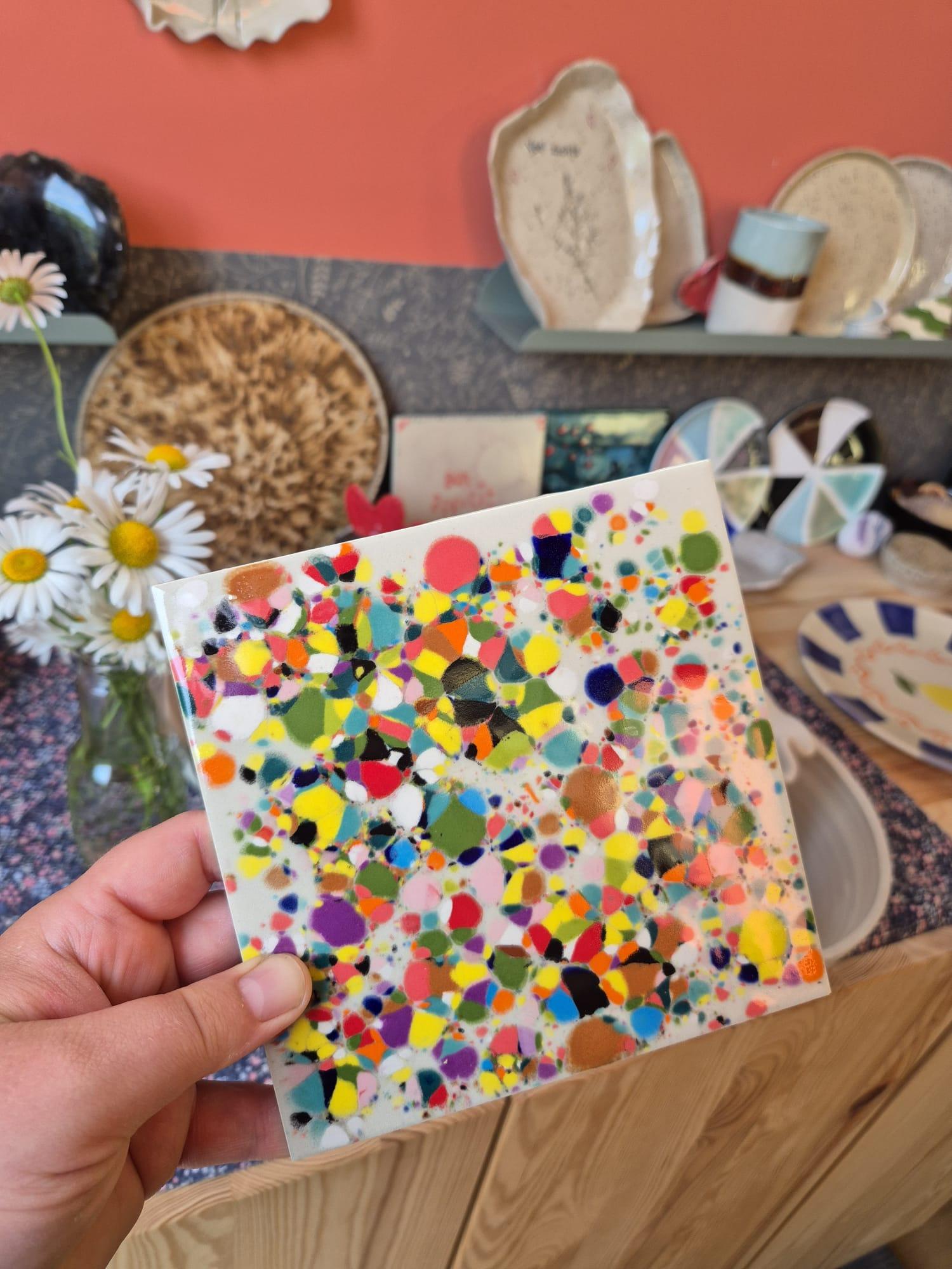 Keramiek tegeltjes beschilderen - Pottery Painting - Foto