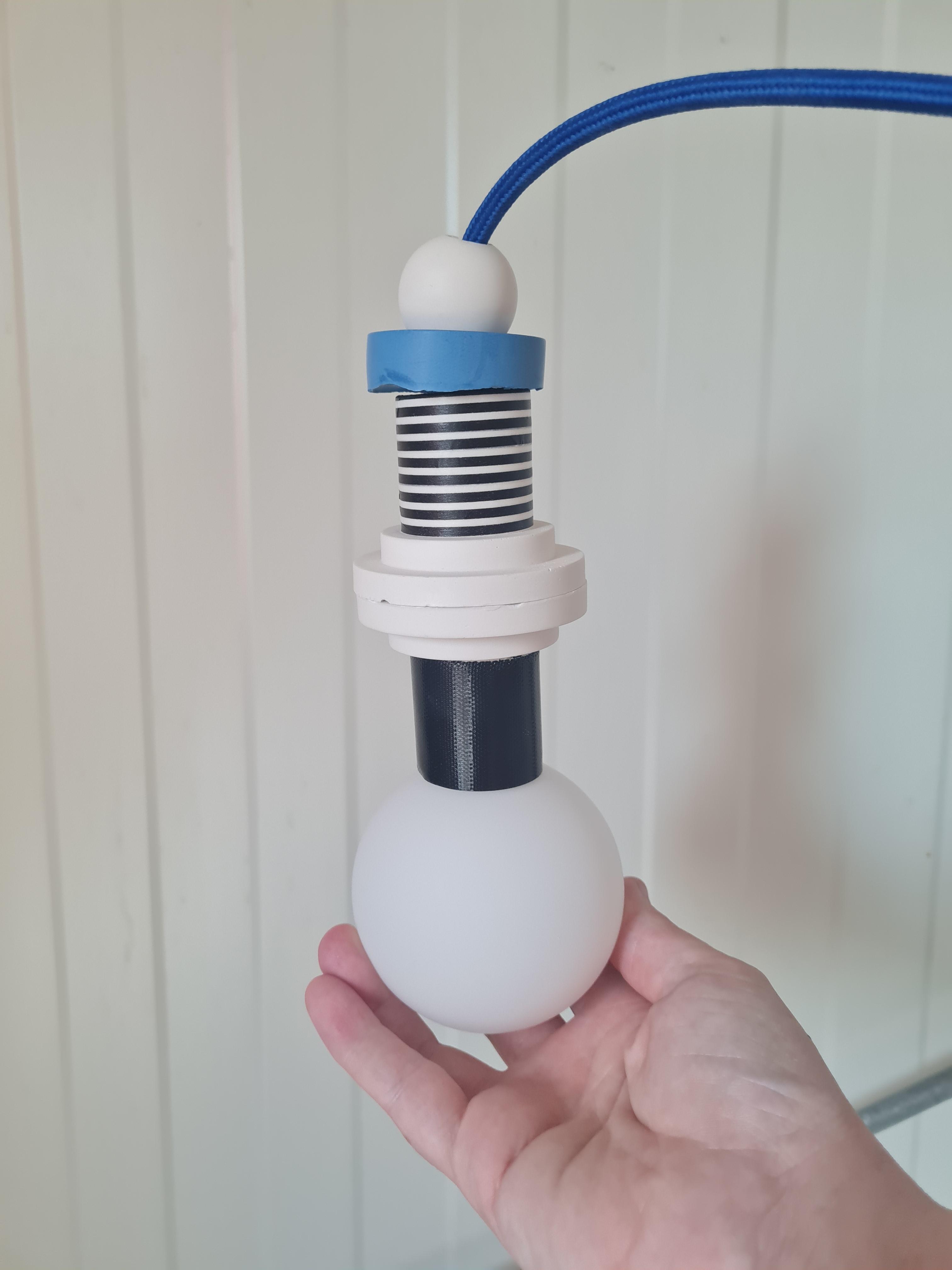 kleurrijke tafel- of hanglamp uit Jesmoniet - Foto