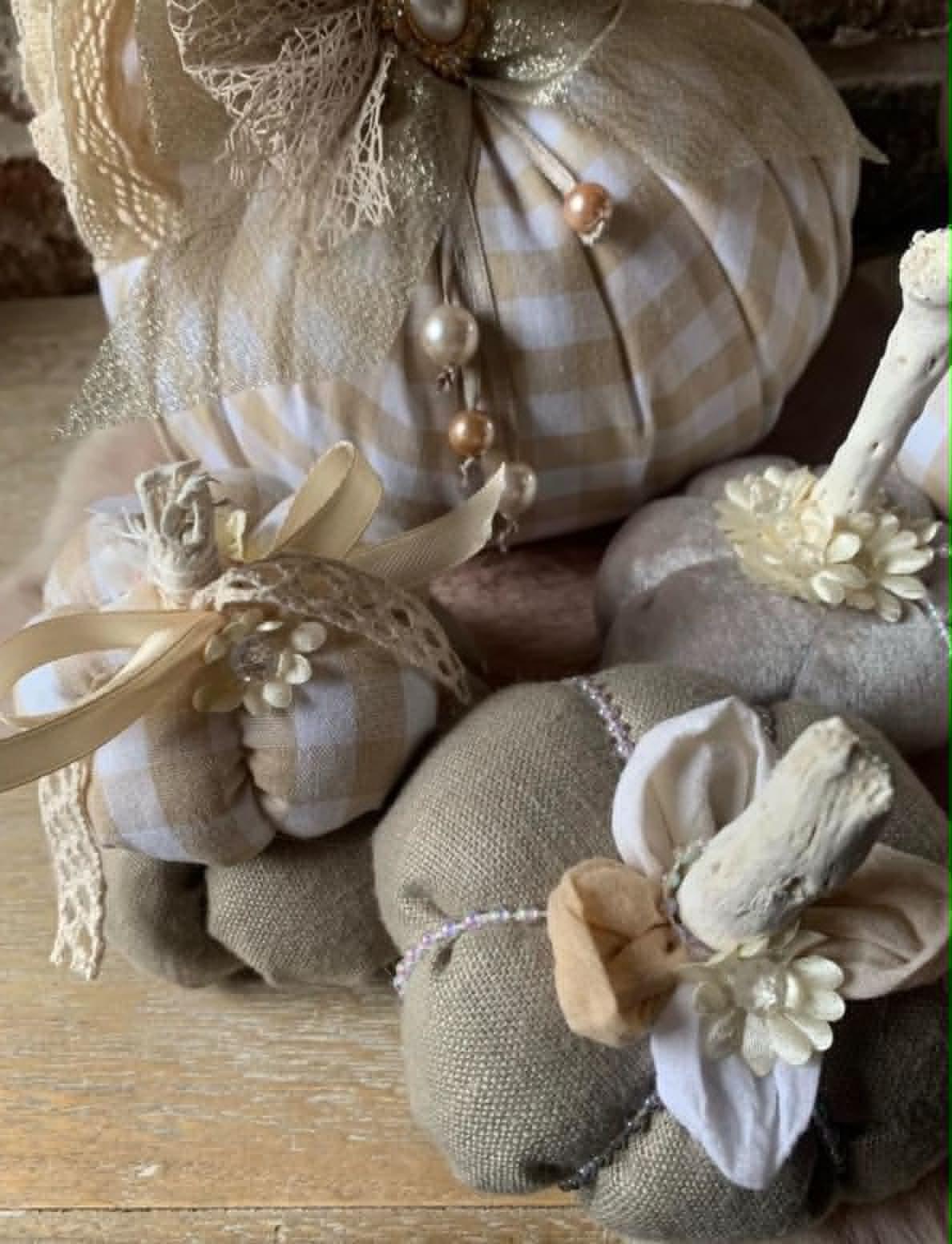 Workshop stoffen pompoenen – herfst & Halloween decoratie - Foto