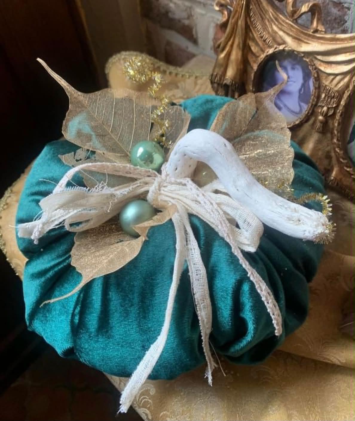 Workshop stoffen pompoenen – herfst & Halloween decoratie - Foto