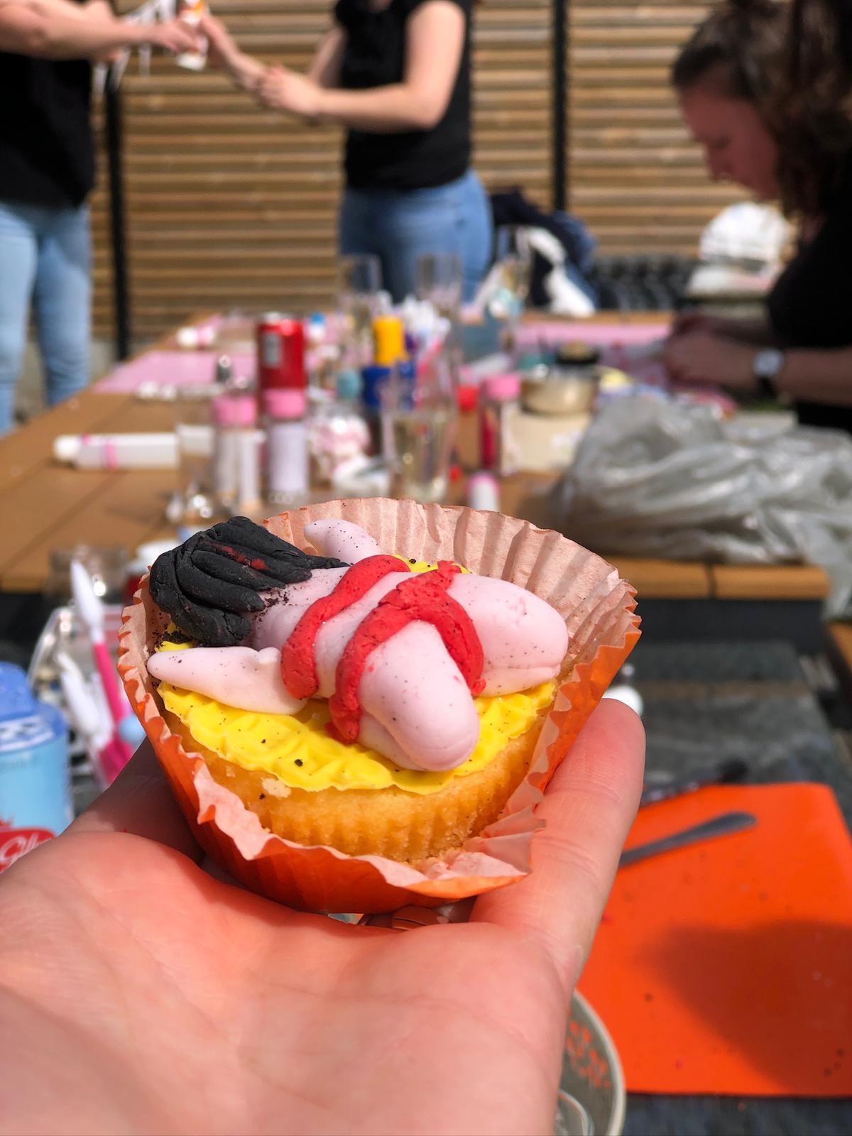 Workshop naughty cupcakes versieren - Foto