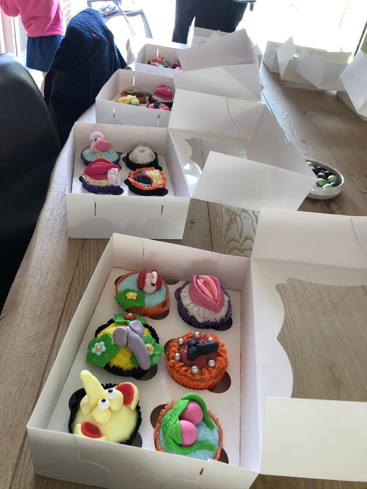 Workshop naughty cupcakes versieren - Foto
