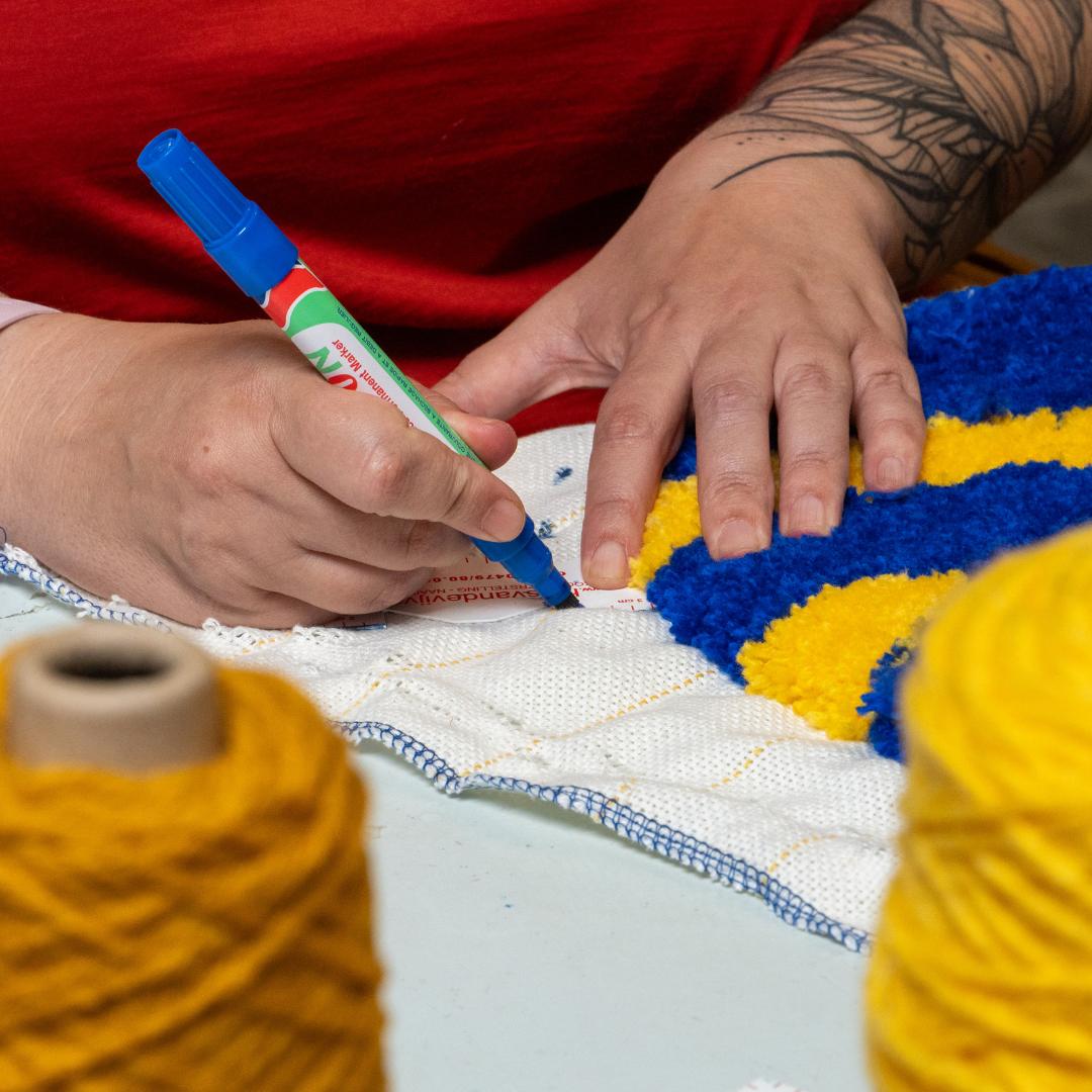 Tuften workshop in Leuven: maak je eigen design krukje - Foto