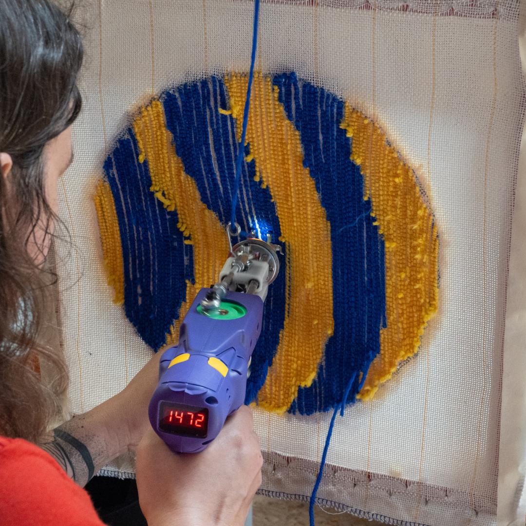 Tuften workshop in Leuven: maak je eigen design krukje - Foto