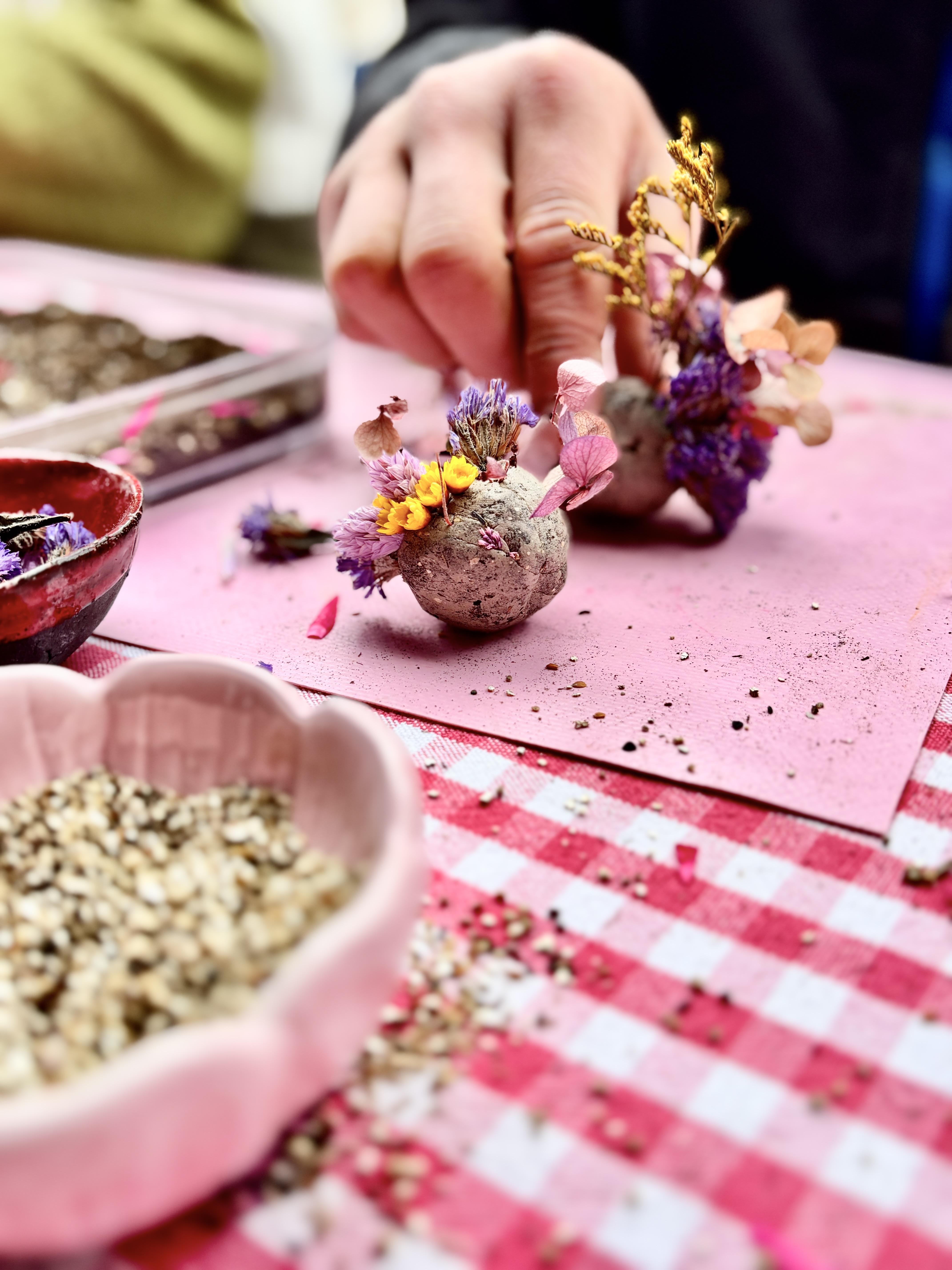 Workshop zaadbommetjes maken - Foto