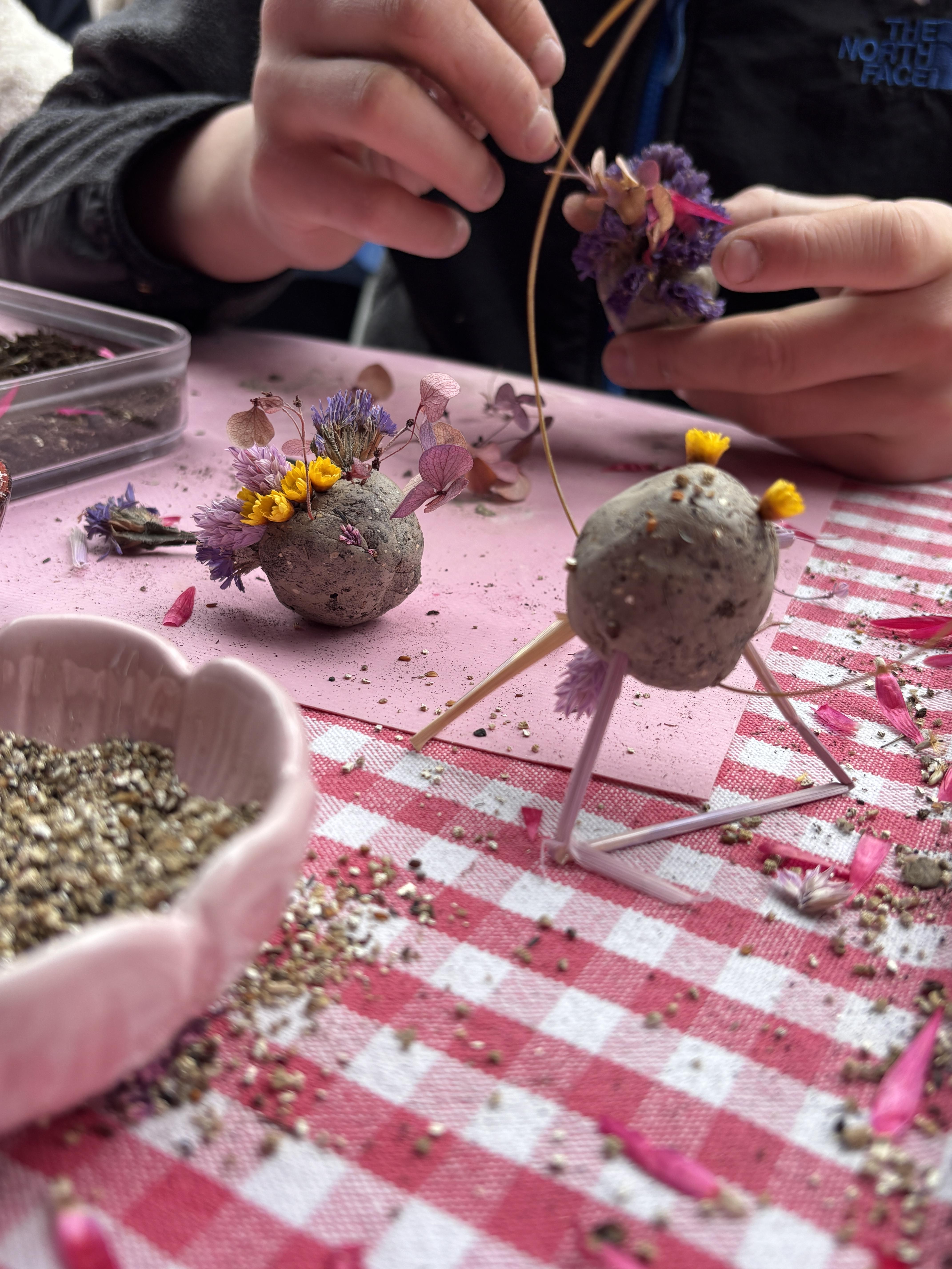 Workshop zaadbommetjes maken - Foto