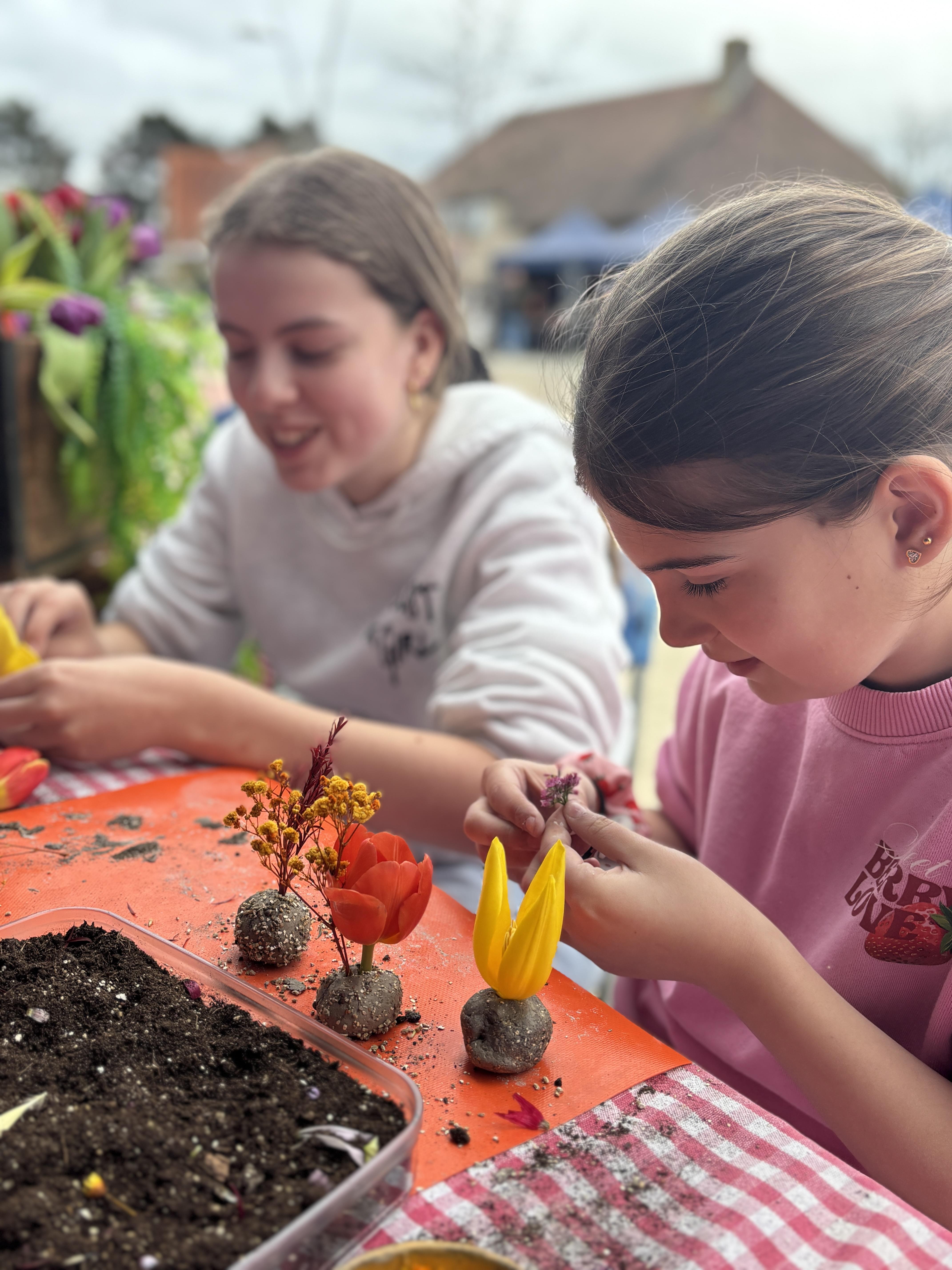 Workshop zaadbommetjes maken - Foto