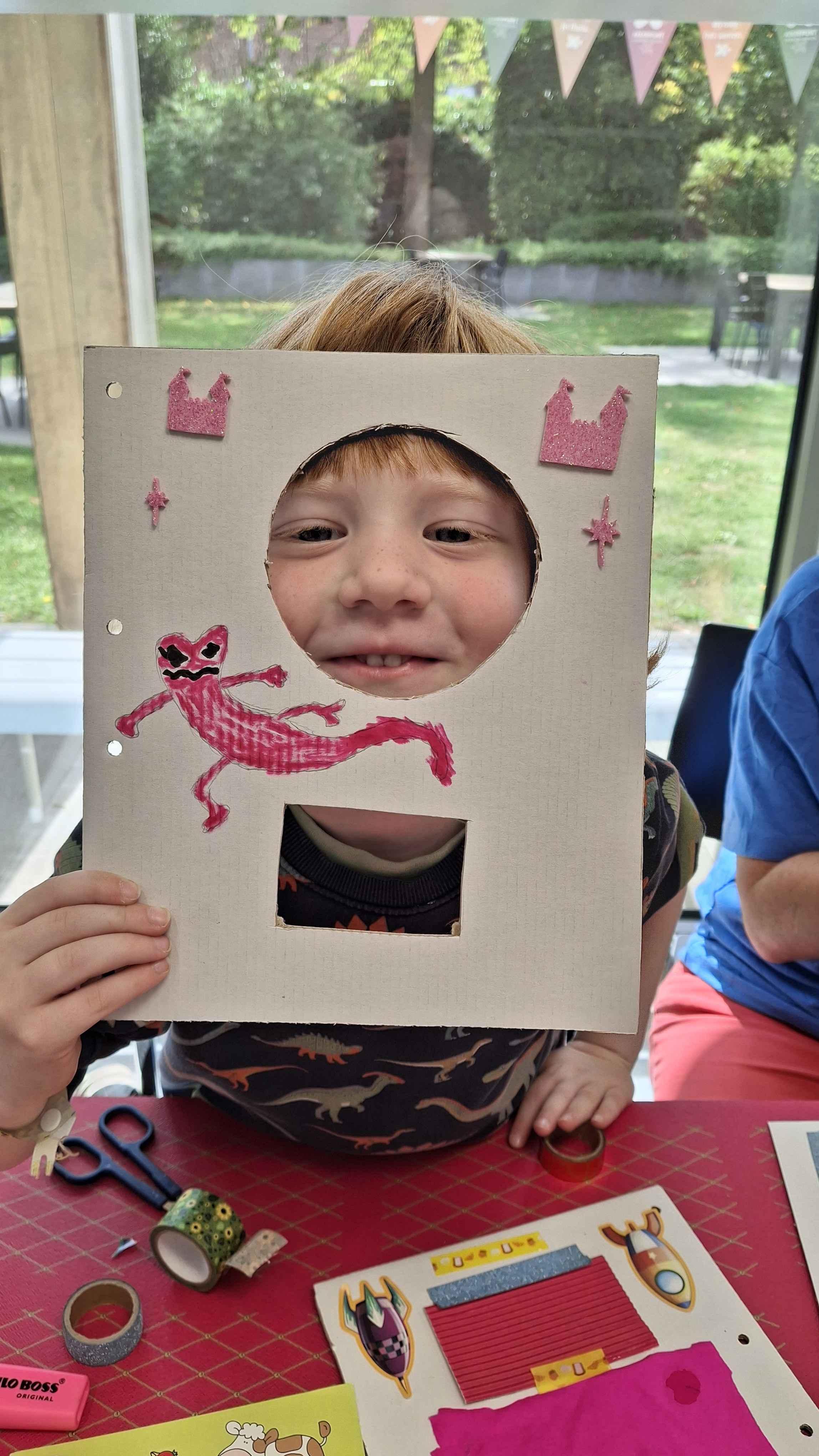 Kleuterknutselkriebels : Voelboek maken rond het verhaal 'Alles verandert' bij REST - Foto