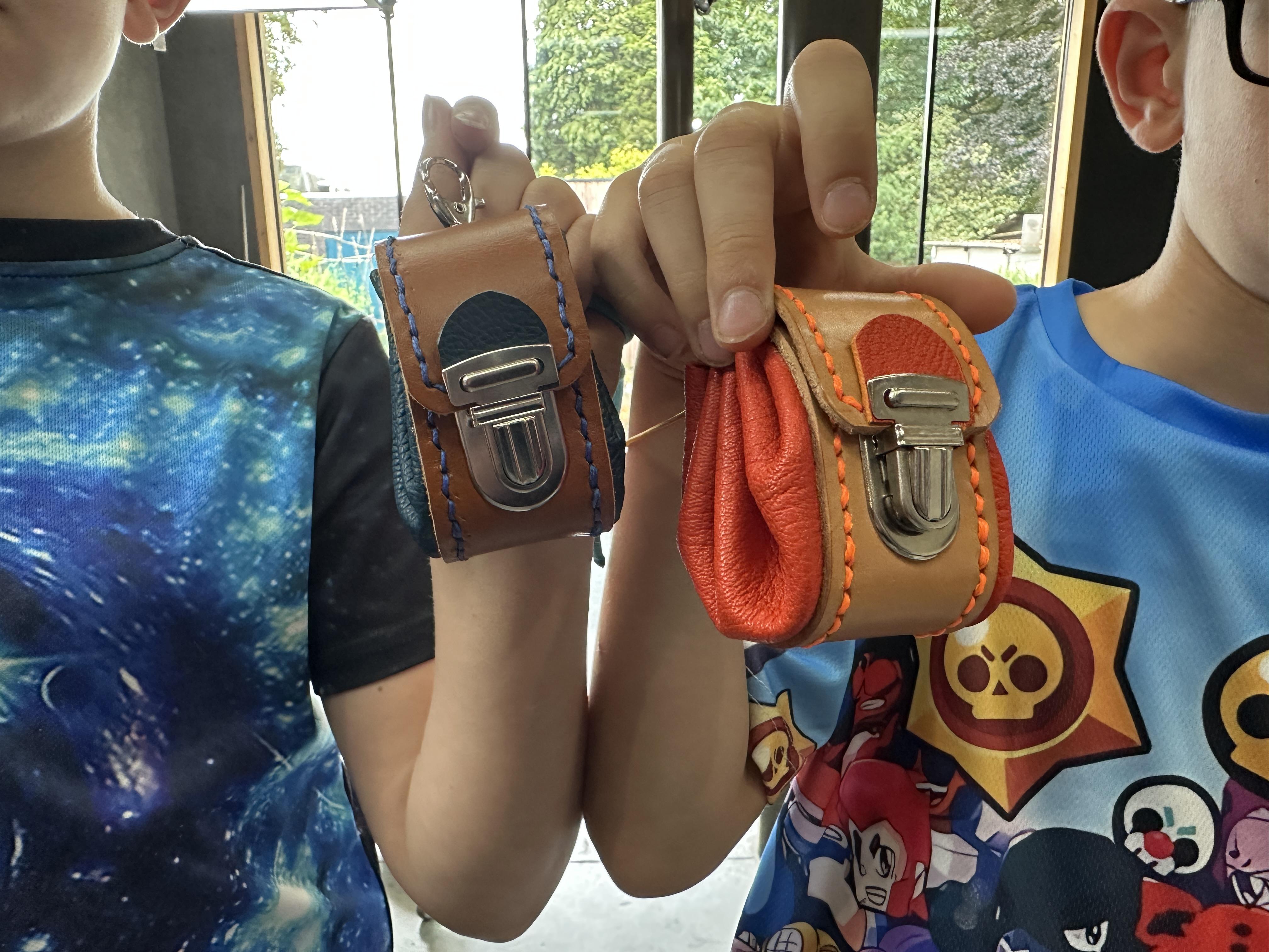 Workshop: ambachtelijk lederen buideltje maken - Foto