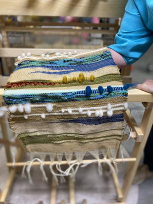 Eendaagse Saori Weefworkshop: Ontspannen experimenteren met kleur, textuur en imperfectie