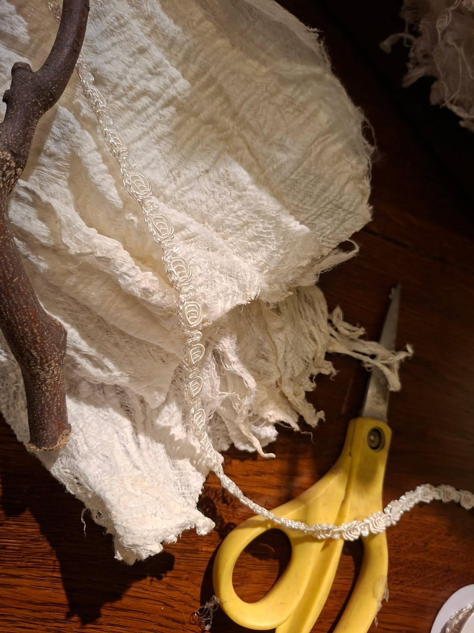 Textielkunst: herfstpompoen op kader creëren - Foto