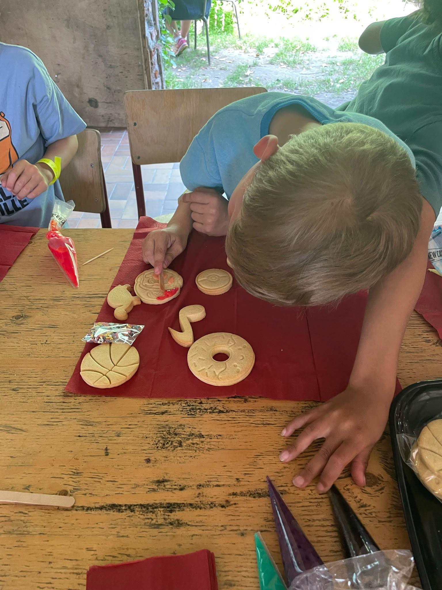 Creatieve workshop koekjes versieren in zomerthema - Foto