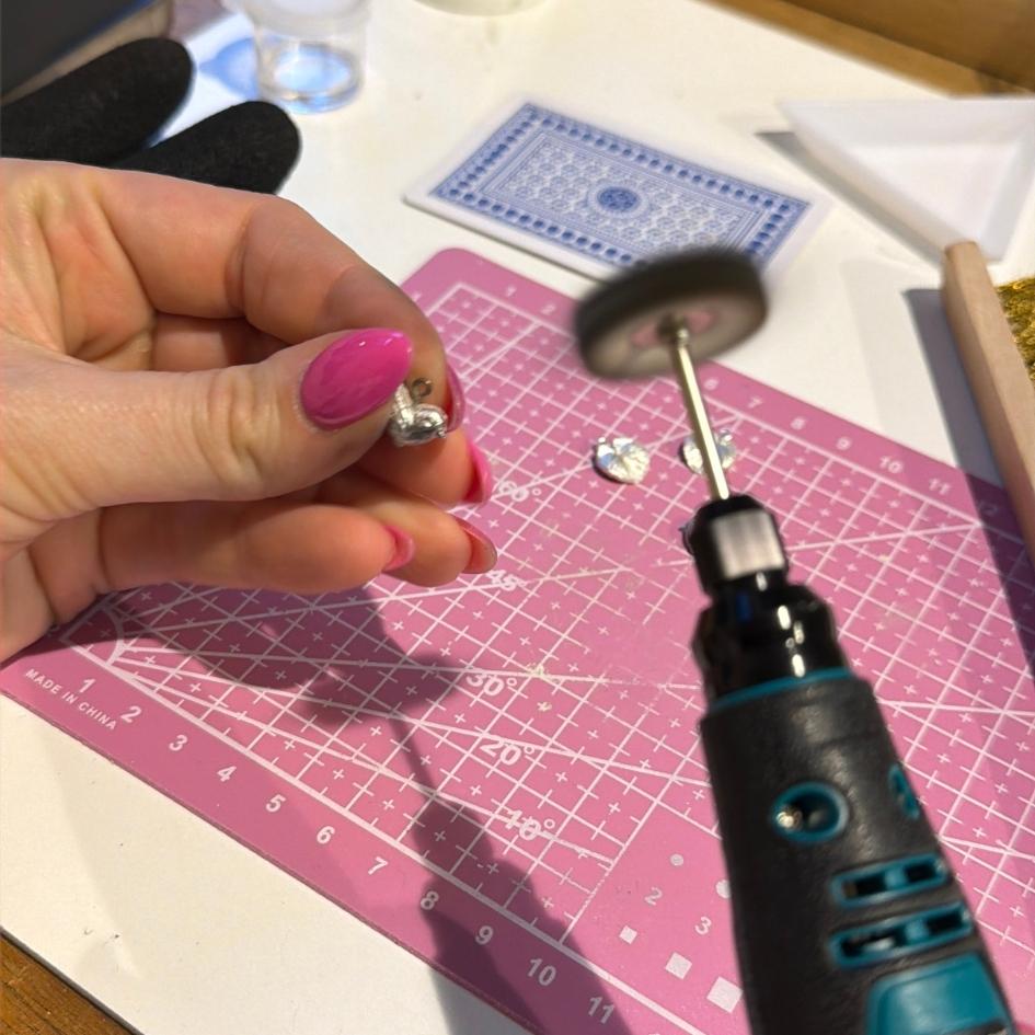 Zilveren hanger maken met vingerafdruk en steen - Foto