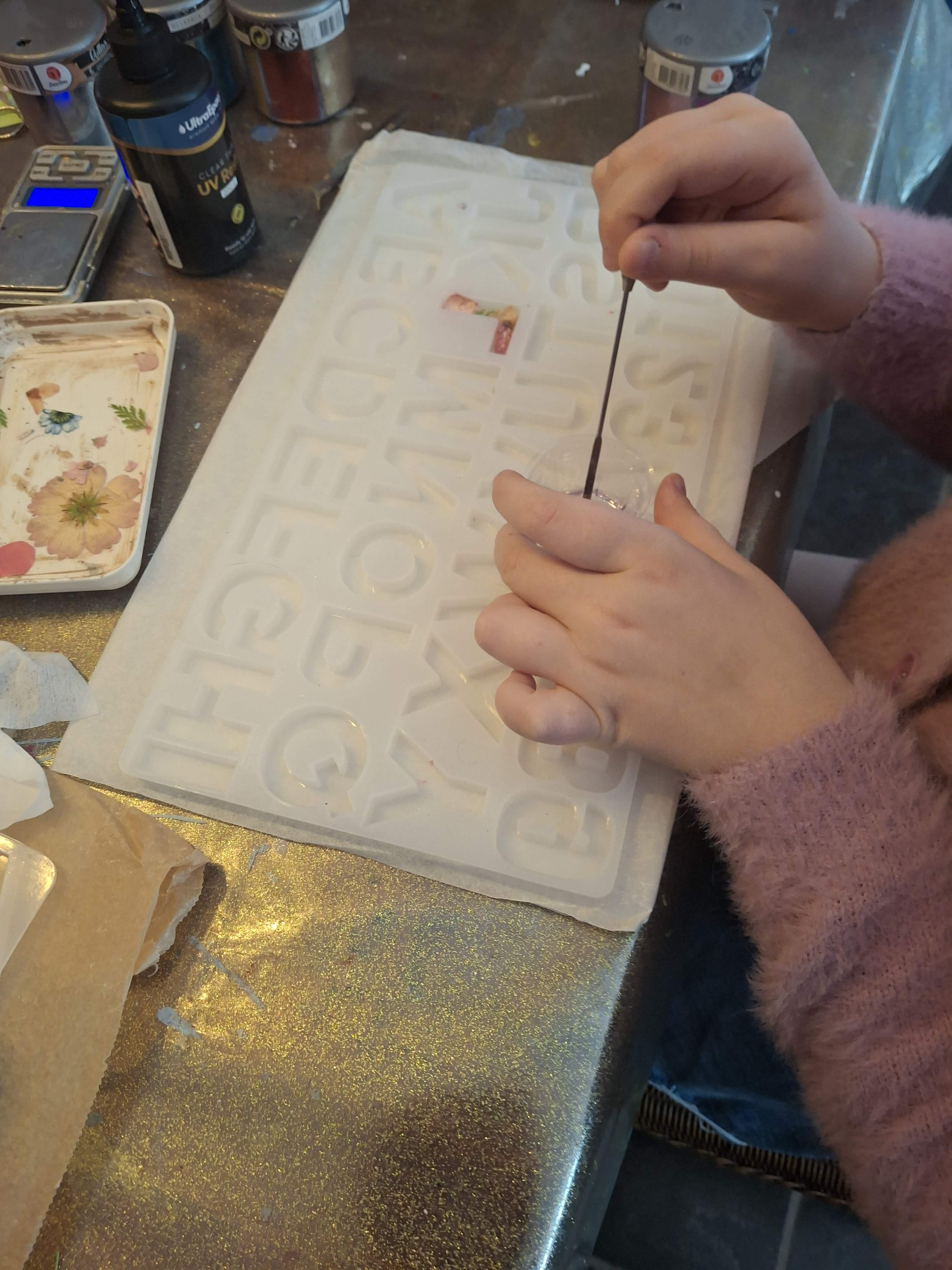 maak je eigen sleutelhanger uit epoxy - Foto