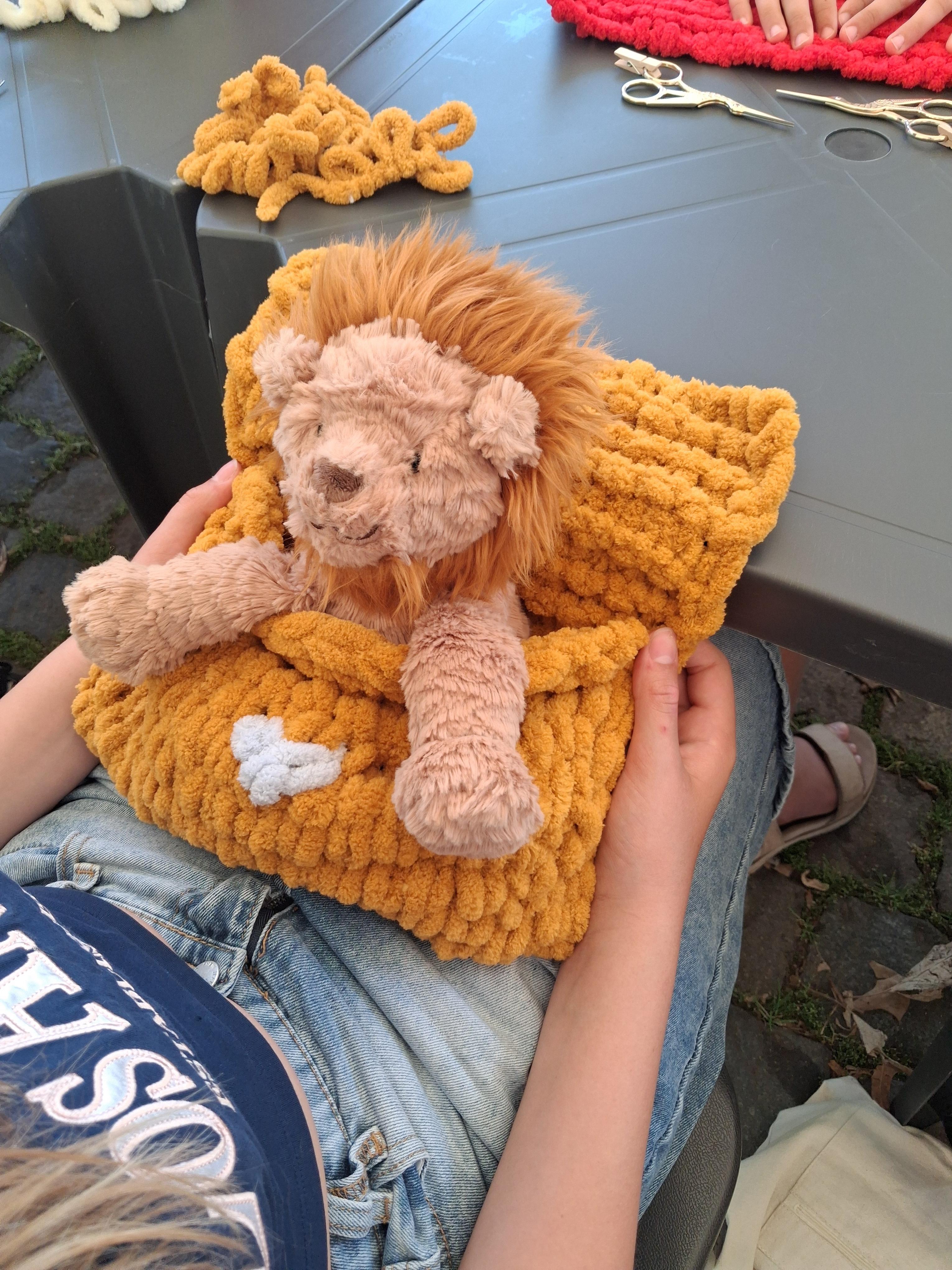 DIY Pakket kids: Maak zelf een zacht slaapzakje voor je knuffel of pop – gewoon met je handen! - Foto