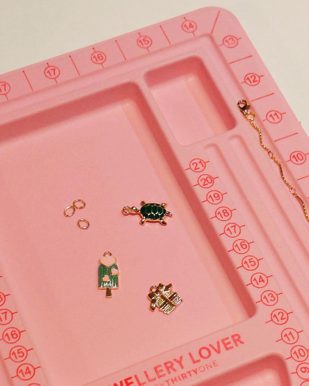 Phone beads bar: maak je eigen telefoonkoord - Foto