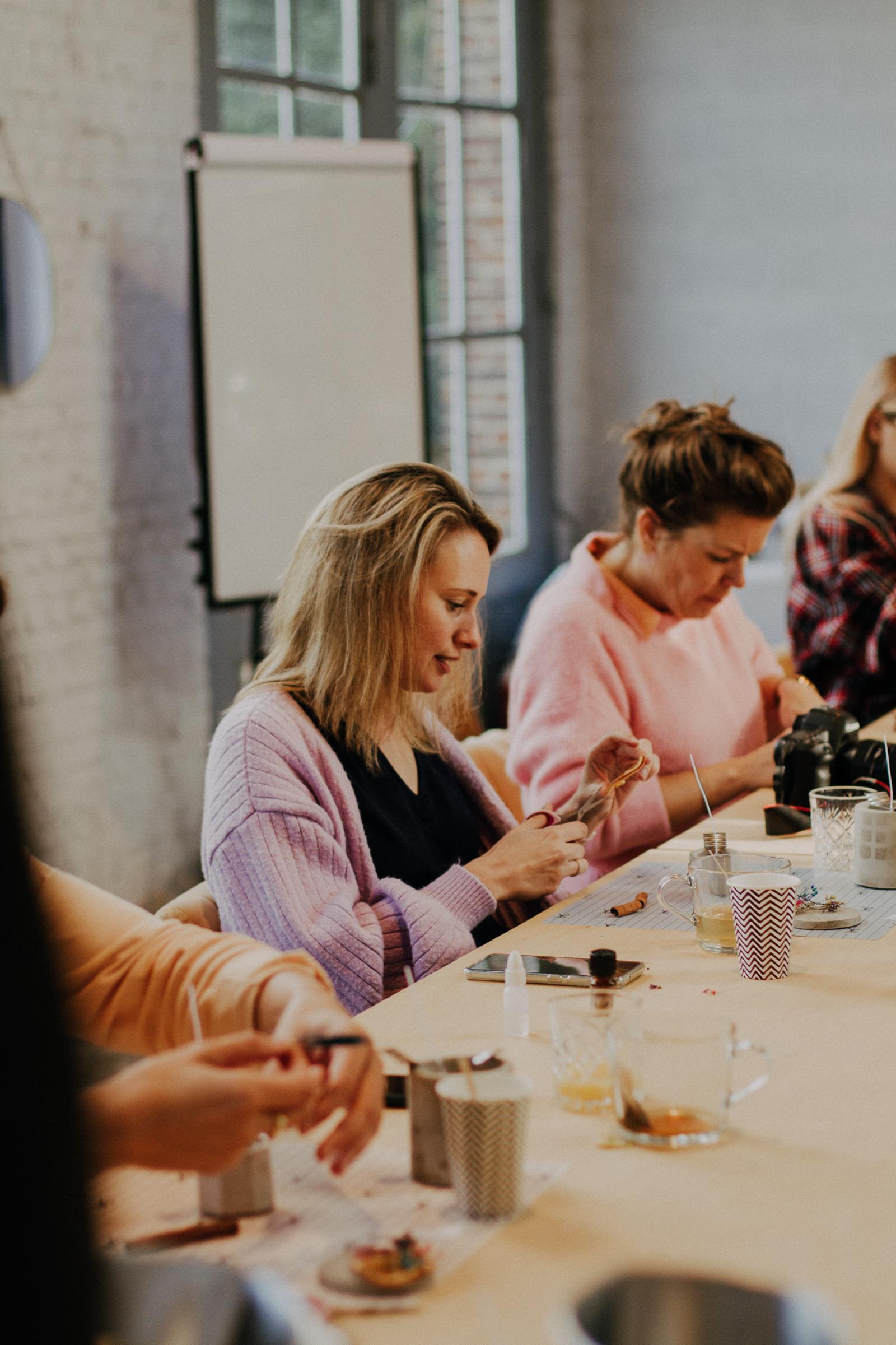Workshop kaarsen maken bij een workshopgever op Spot Workshops