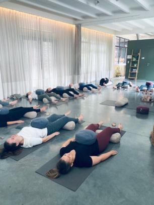 SIP & YOGA VOOR VRIJGEZELLEN