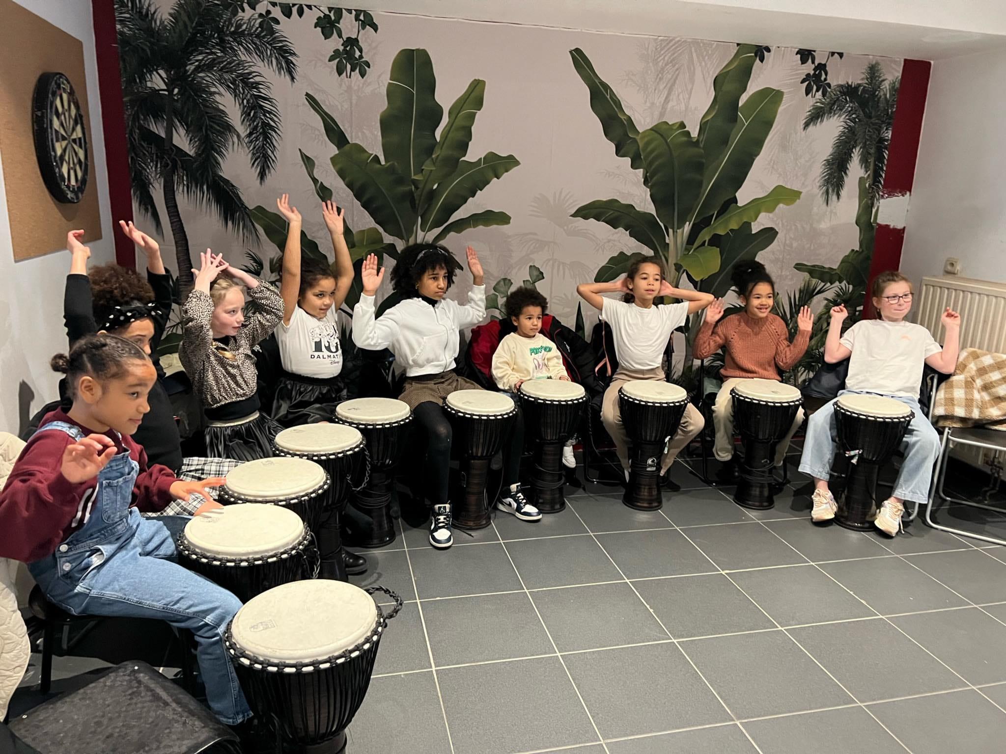 Afrikaanse percussie op djembé - Foto