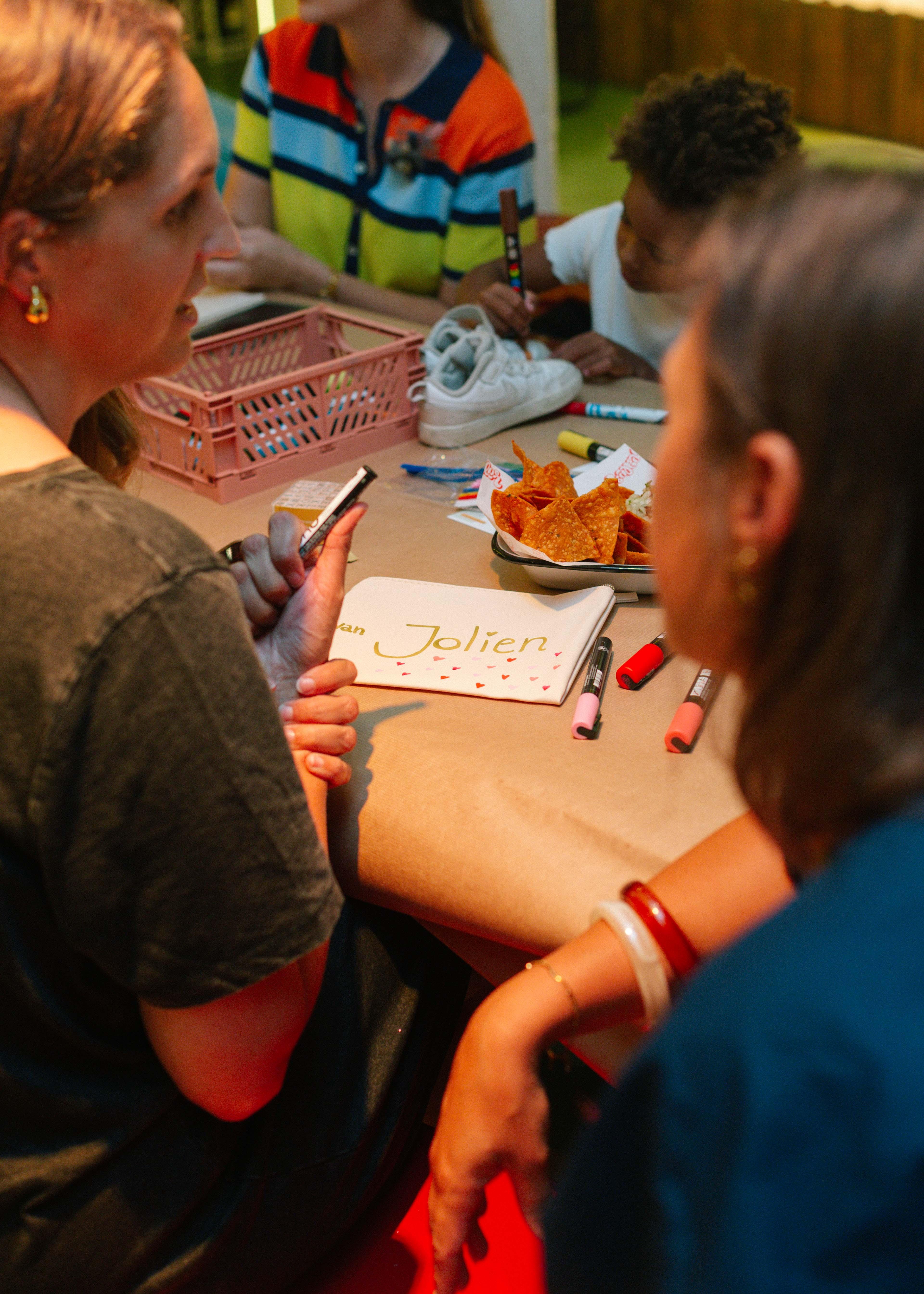 Etui pimpen 🎨 Kids inloopworkshop voor op events - Foto