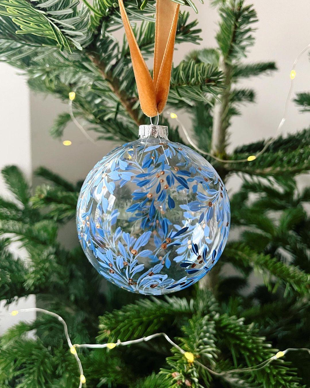 Gepersonaliseerde glazen kerstballen schilderen - Baubles & bubbles - Foto