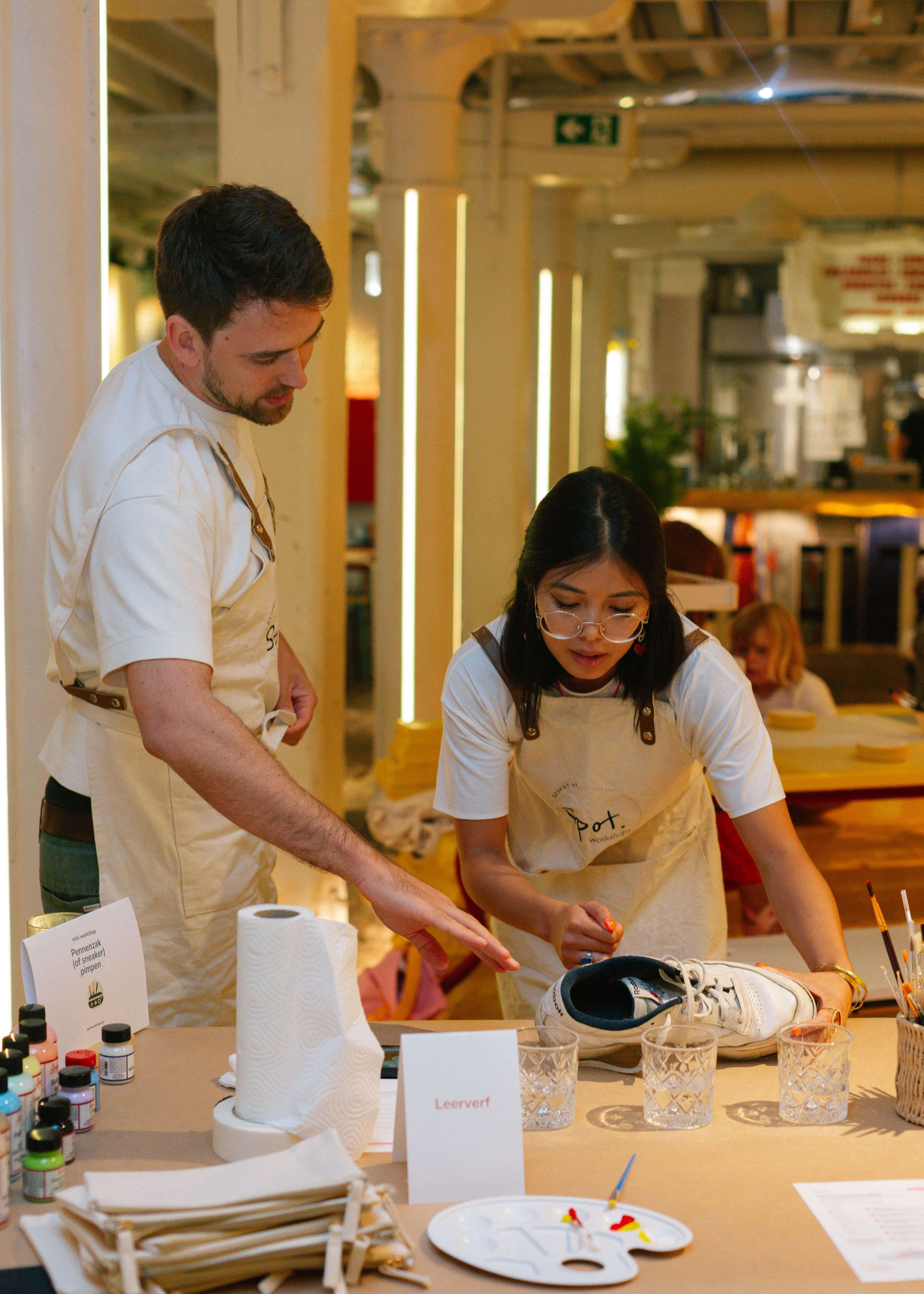 Sneakers customizen of pimpen 👟🎨 workshop @ WOLF - Foto