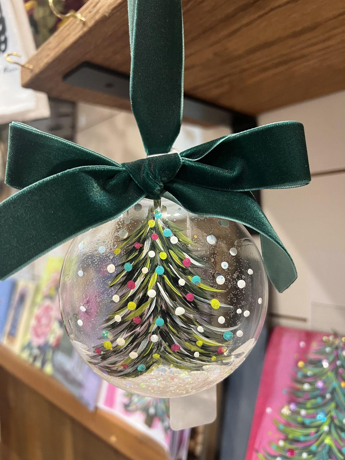 Gepersonaliseerde glazen kerstballen schilderen - Baubles & bubbles - Foto