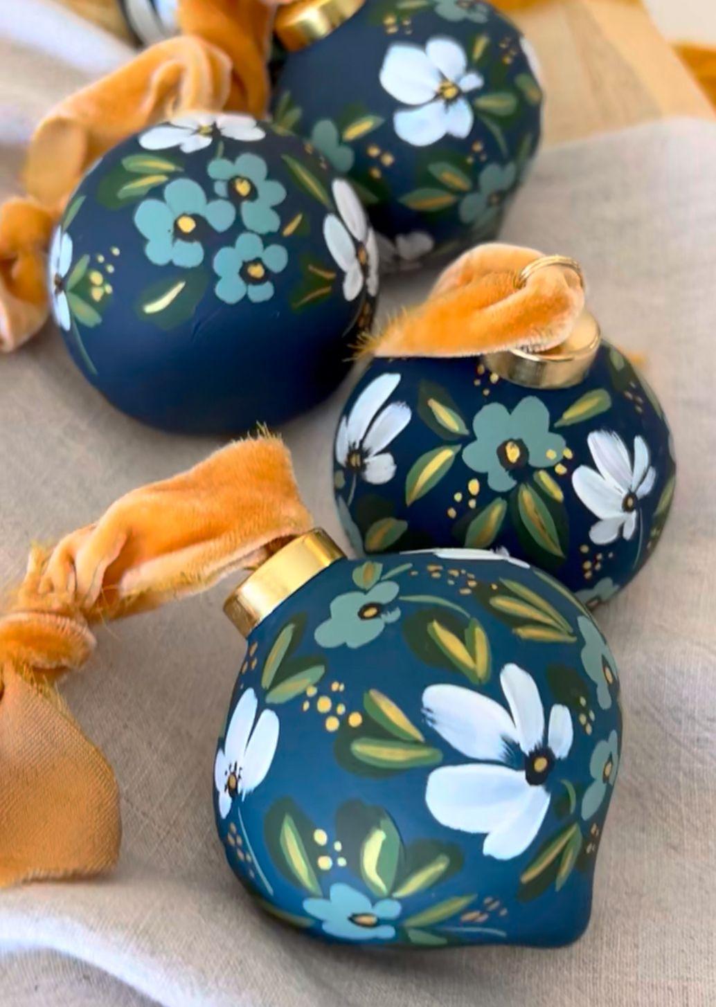 Gepersonaliseerde kraft kerstballen schilderen - Baubles & bubbles - Foto