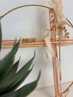 Bachelorette party: touw -en bloemencirkel met quote & sip