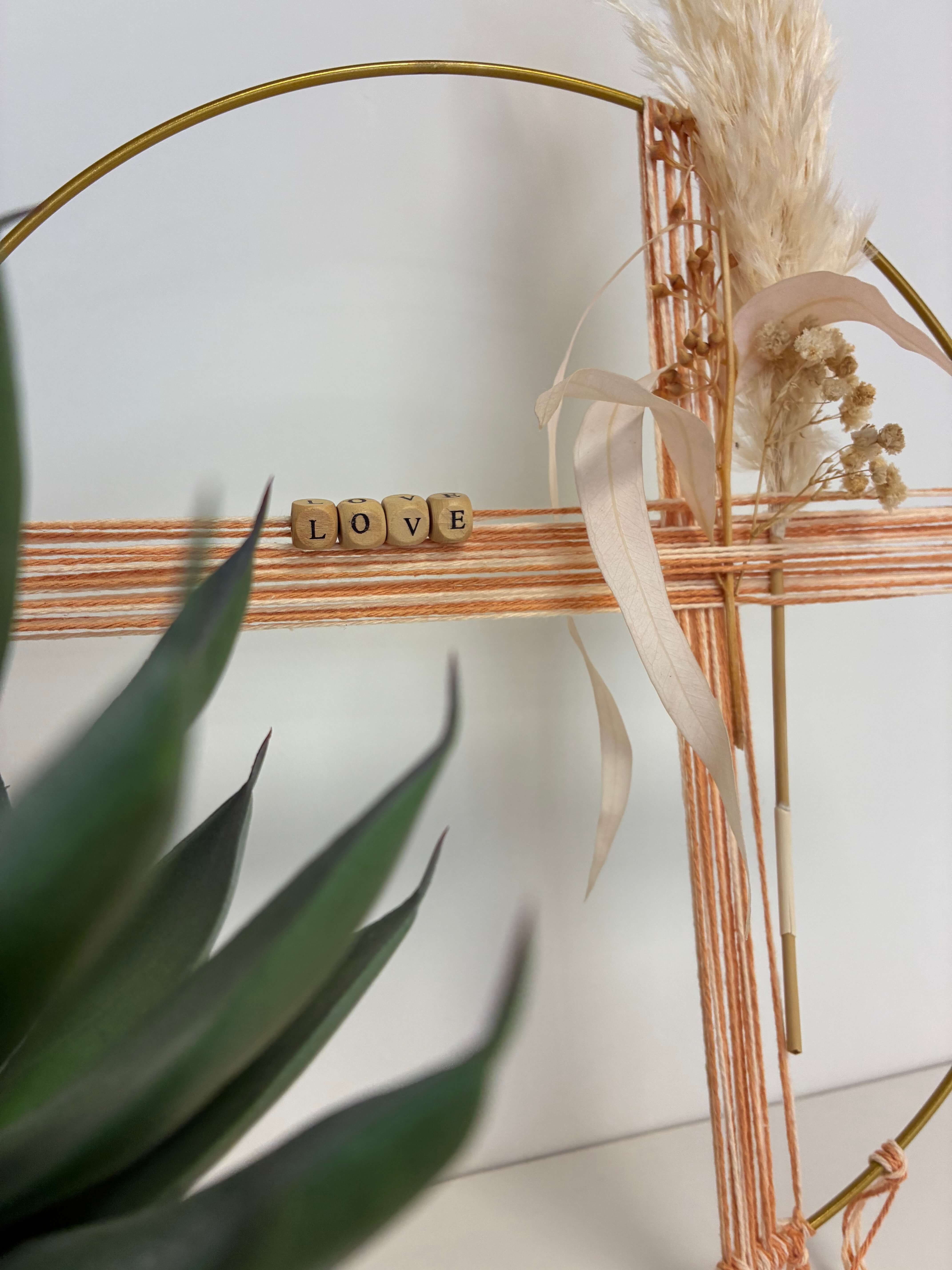 Bachelorette party: touw -en bloemencirkel met quote & sip