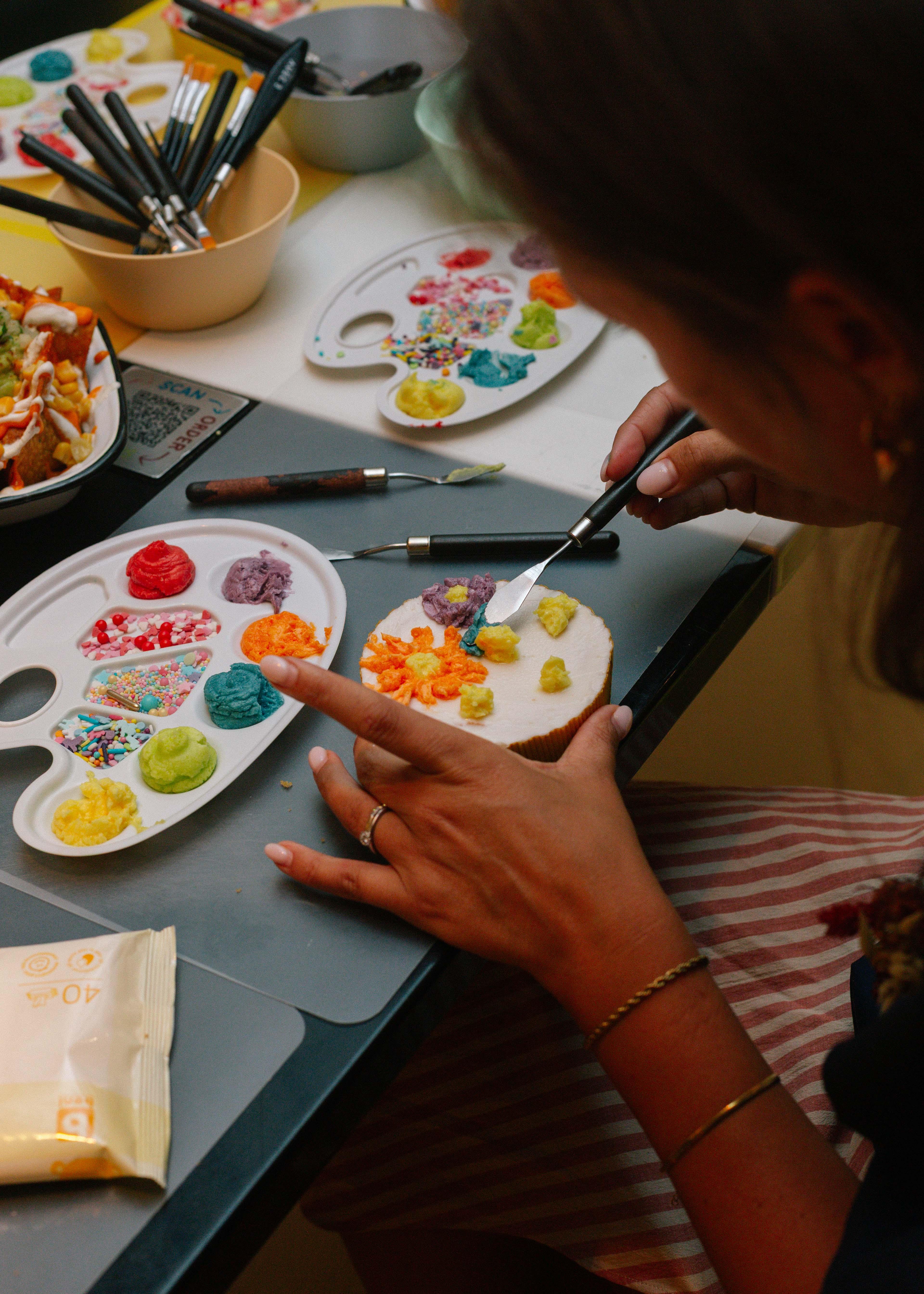 Ouder-kind workshop: Bento cake beschilderen met botercrème @ WOLF - Foto