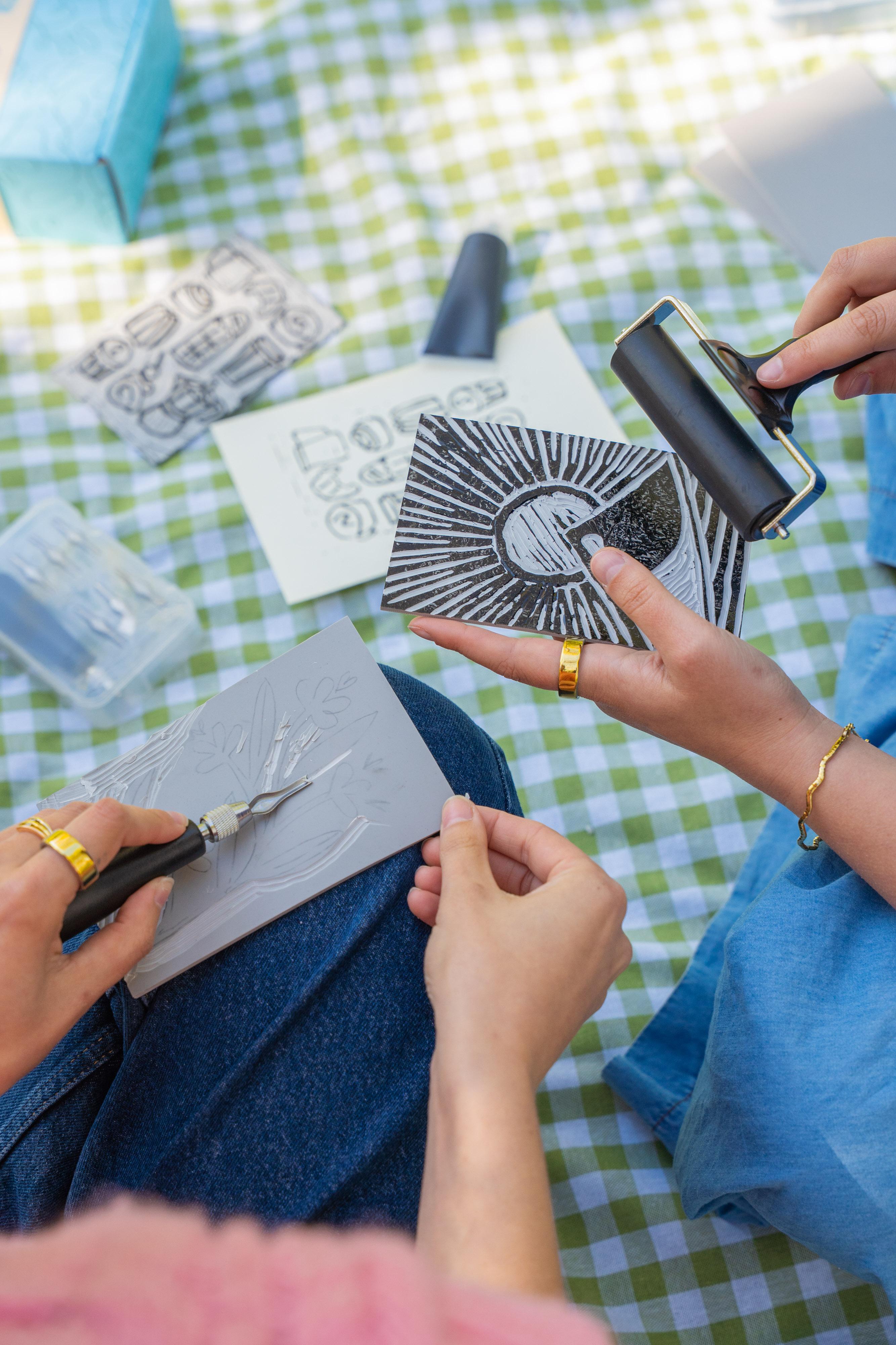 Workshop lino snijden - maak je eigen stempel - Foto