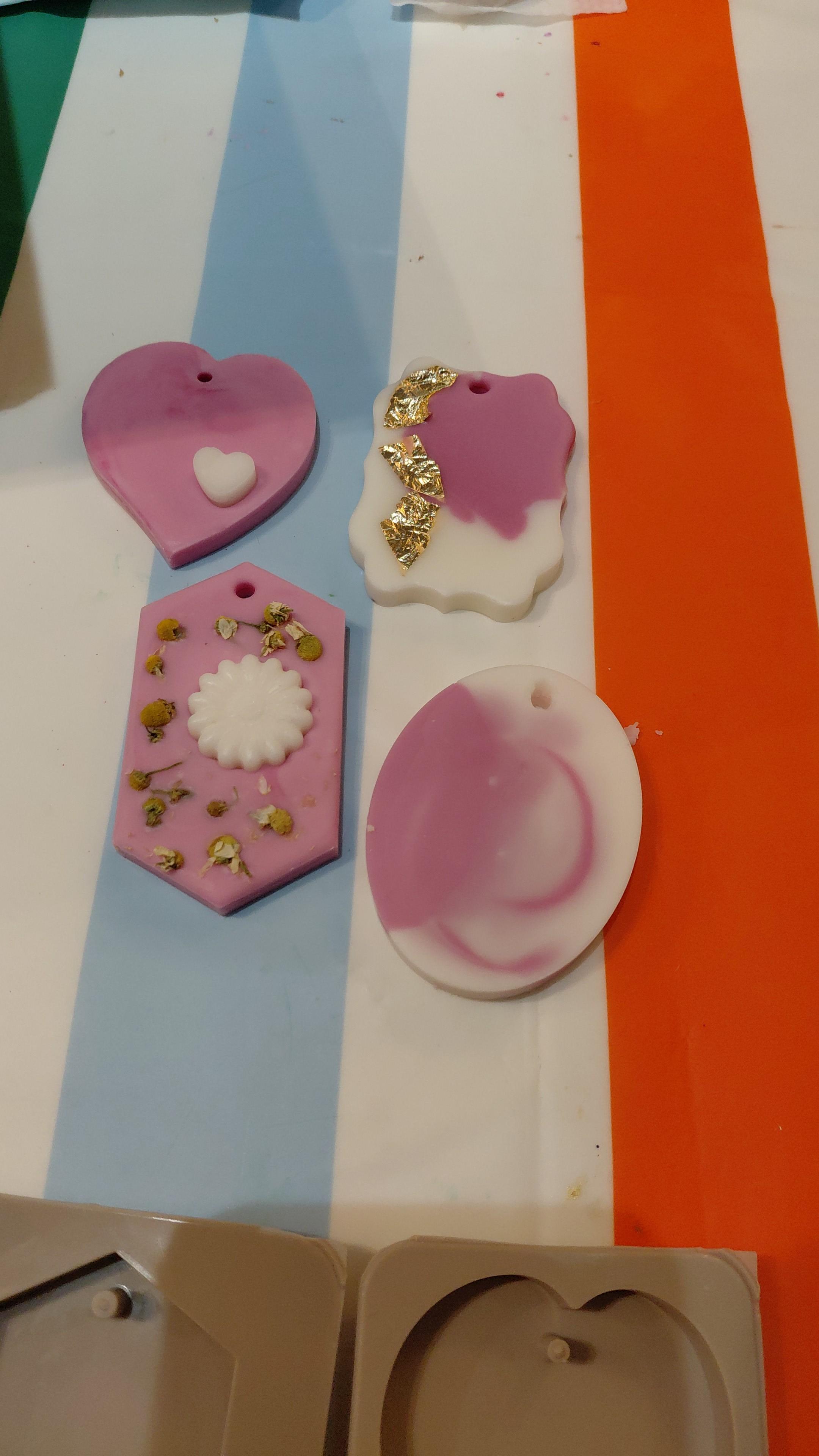 Geurhangers maken met sojawas (ouder-kind) - Foto