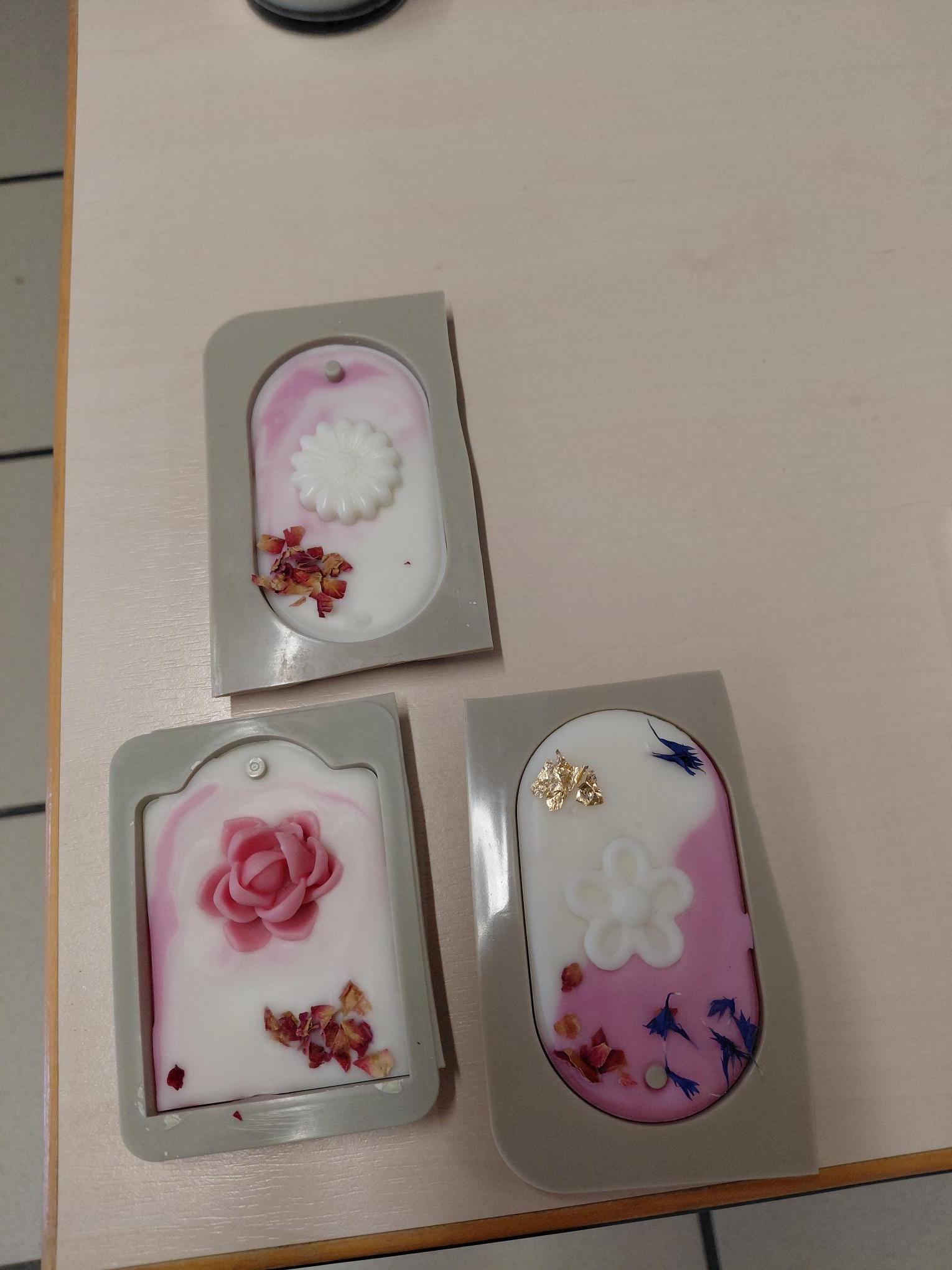 Geurhangers maken met sojawas (ouder-kind) - Foto