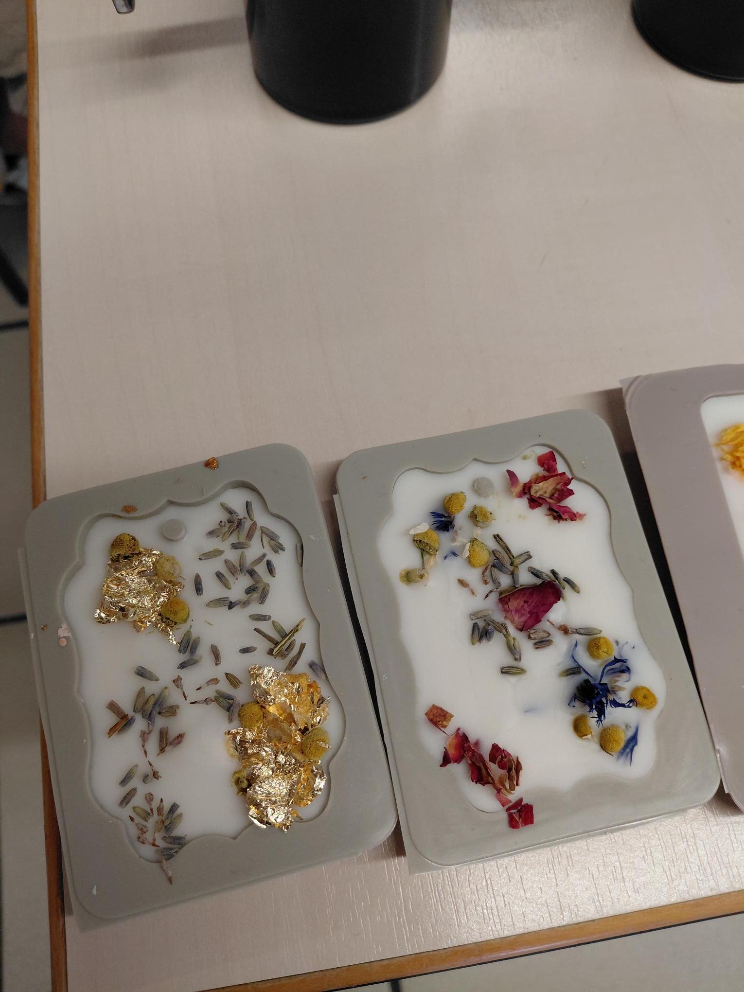Geurhangers maken met sojawas (ouder-kind) - Foto
