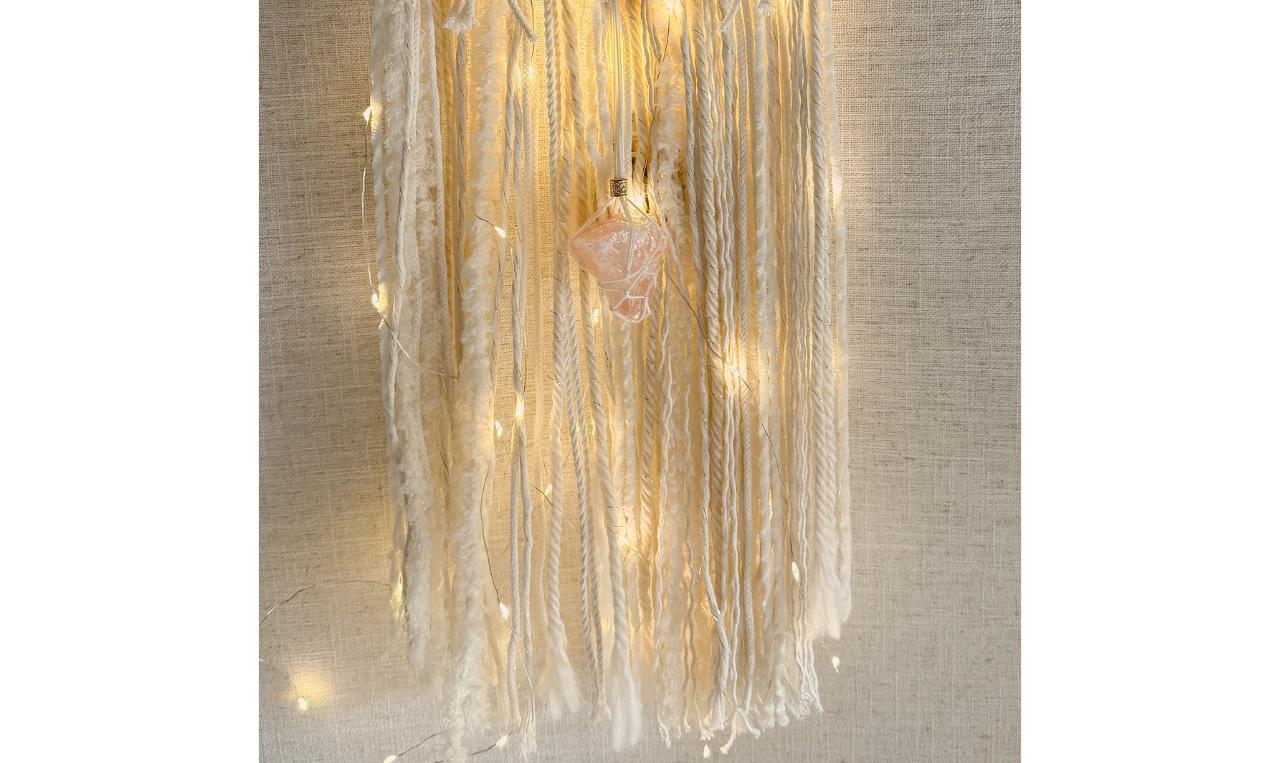 Maak je eigen dromenvanger met lichtjes en edelsteen - Foto