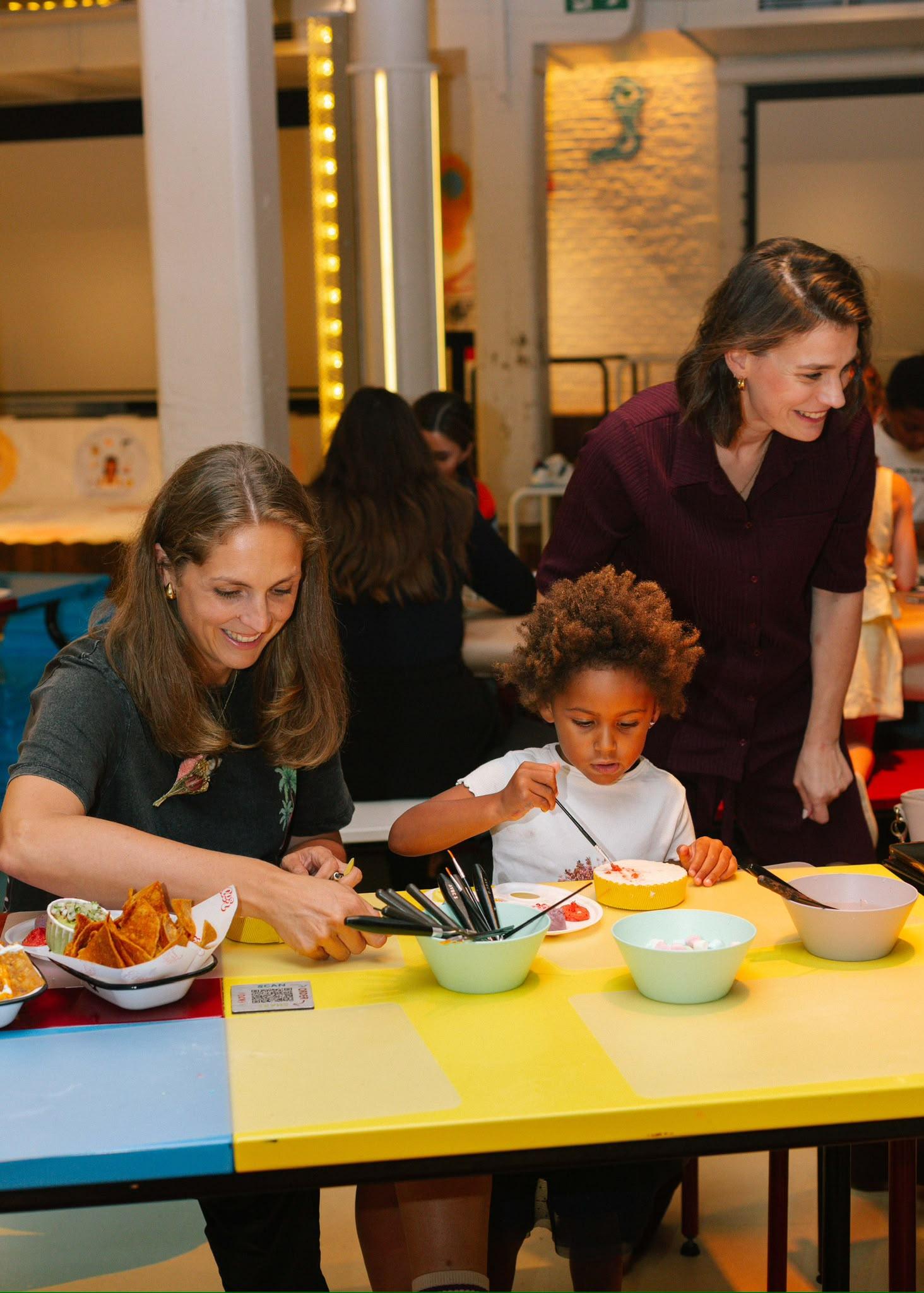 Creatieve workshop bento cakes beschilderen met botercrème - Foto