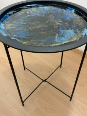 Tafeltje met epoxy