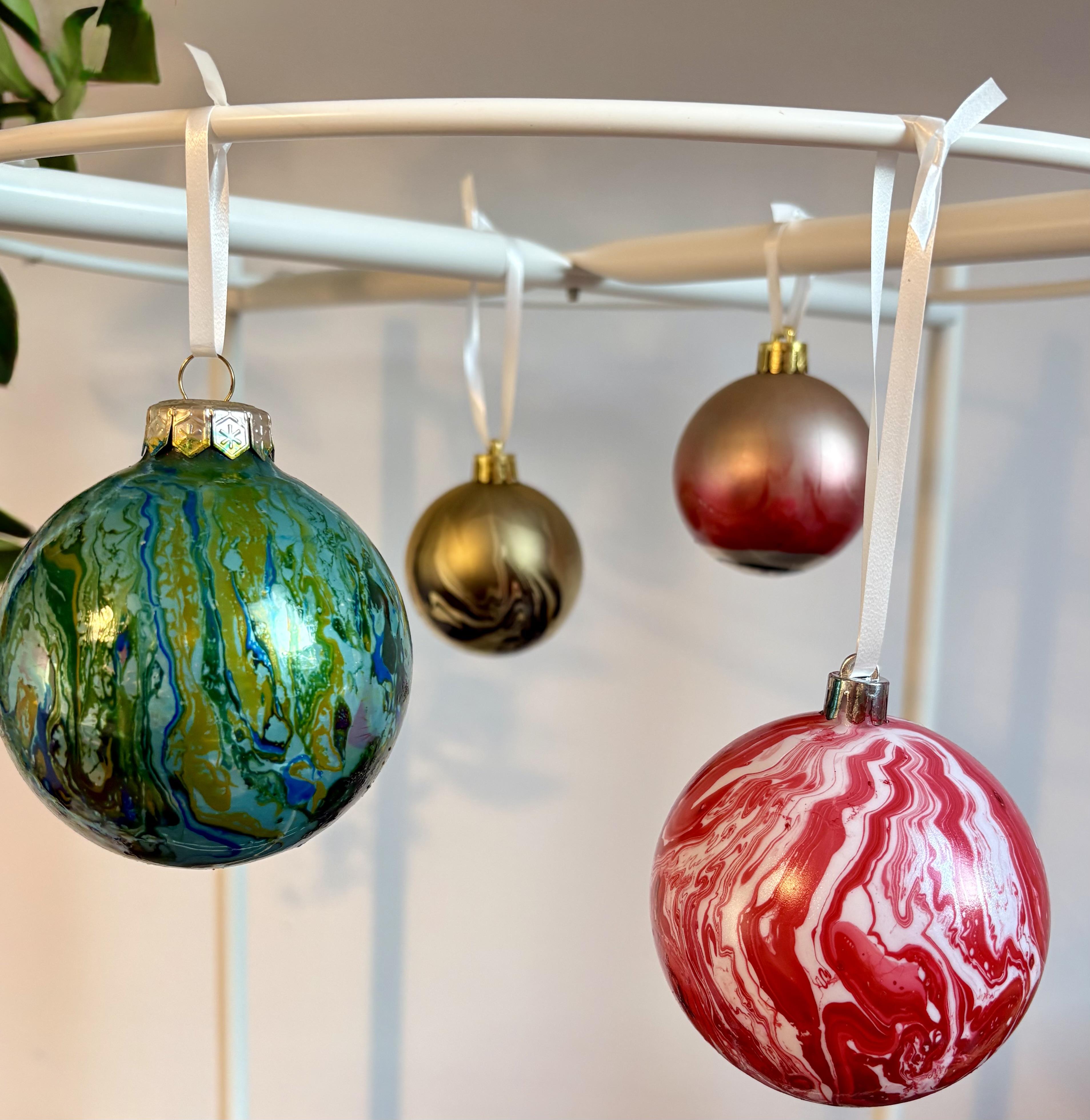 Creatieve kerstballen workshop - Foto