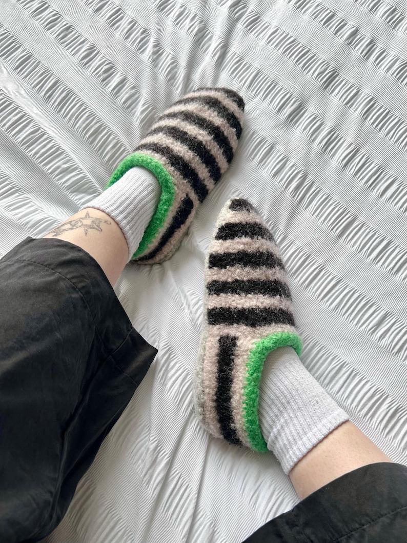 Haak je sloffen met een streepje voor-DIY kit - Foto