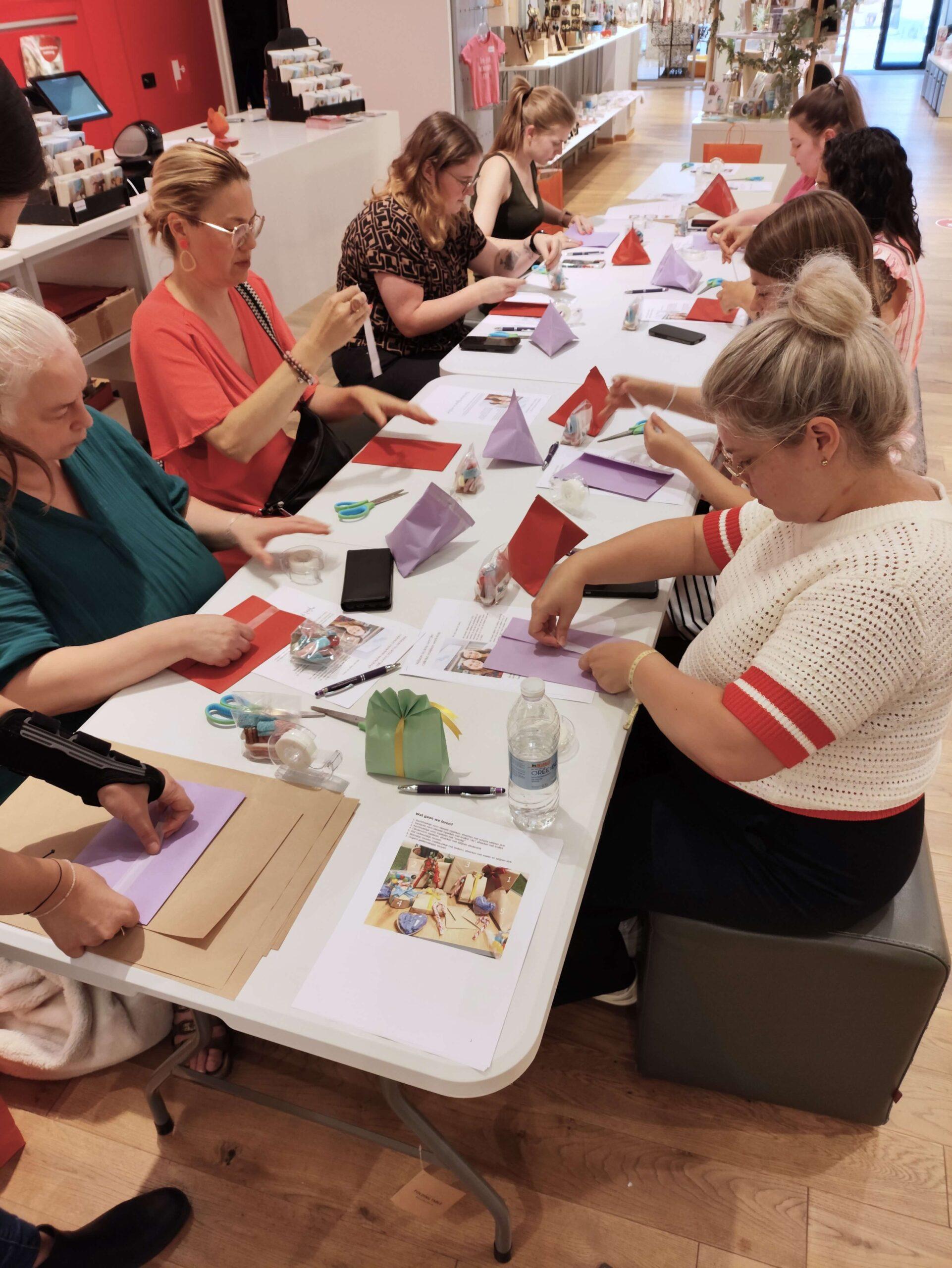 Workshop cadeaus inpakken 16/12/2026 - Foto