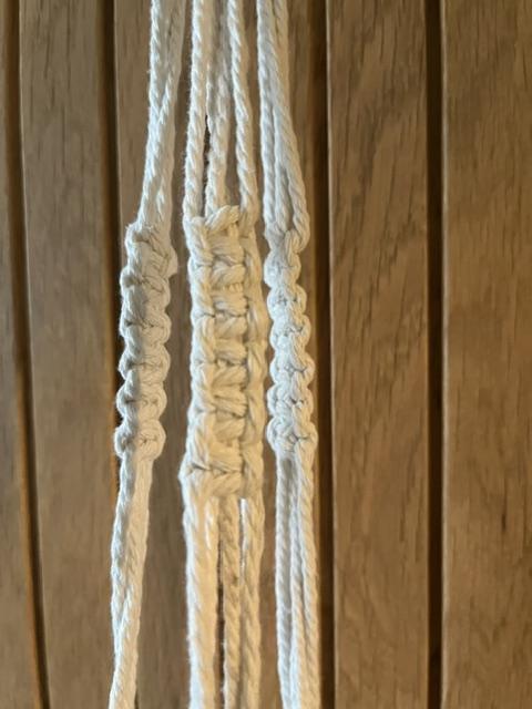 Plantenhanger maken in macramé - Foto