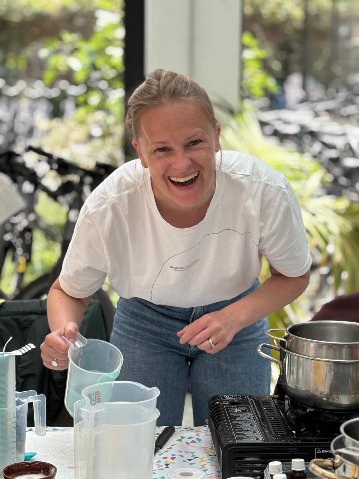 Kaarsen maken en houder boetseren met je groep - Foto